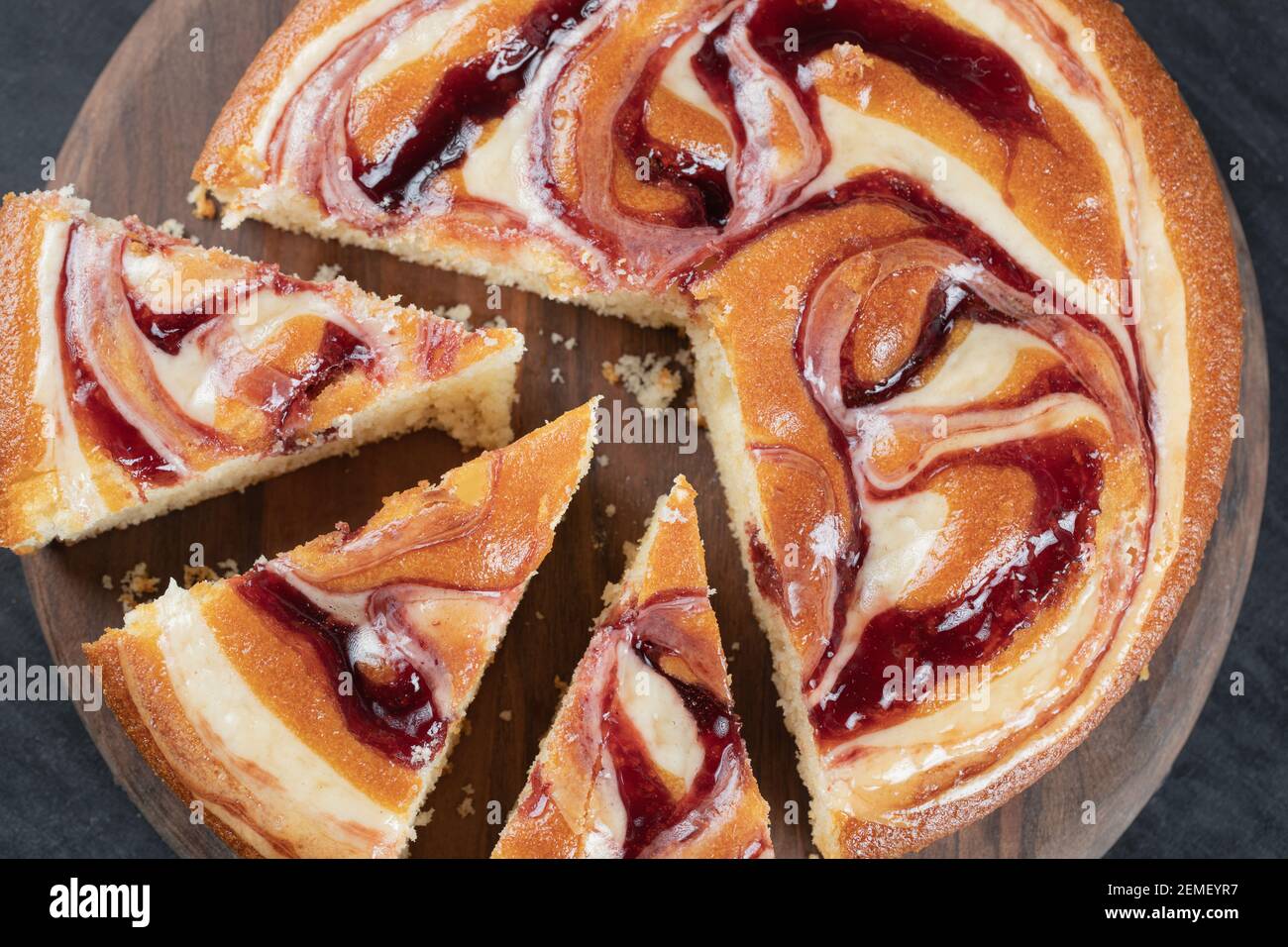 Sliced strawberry cake hi-res stock photography and images - Alamy