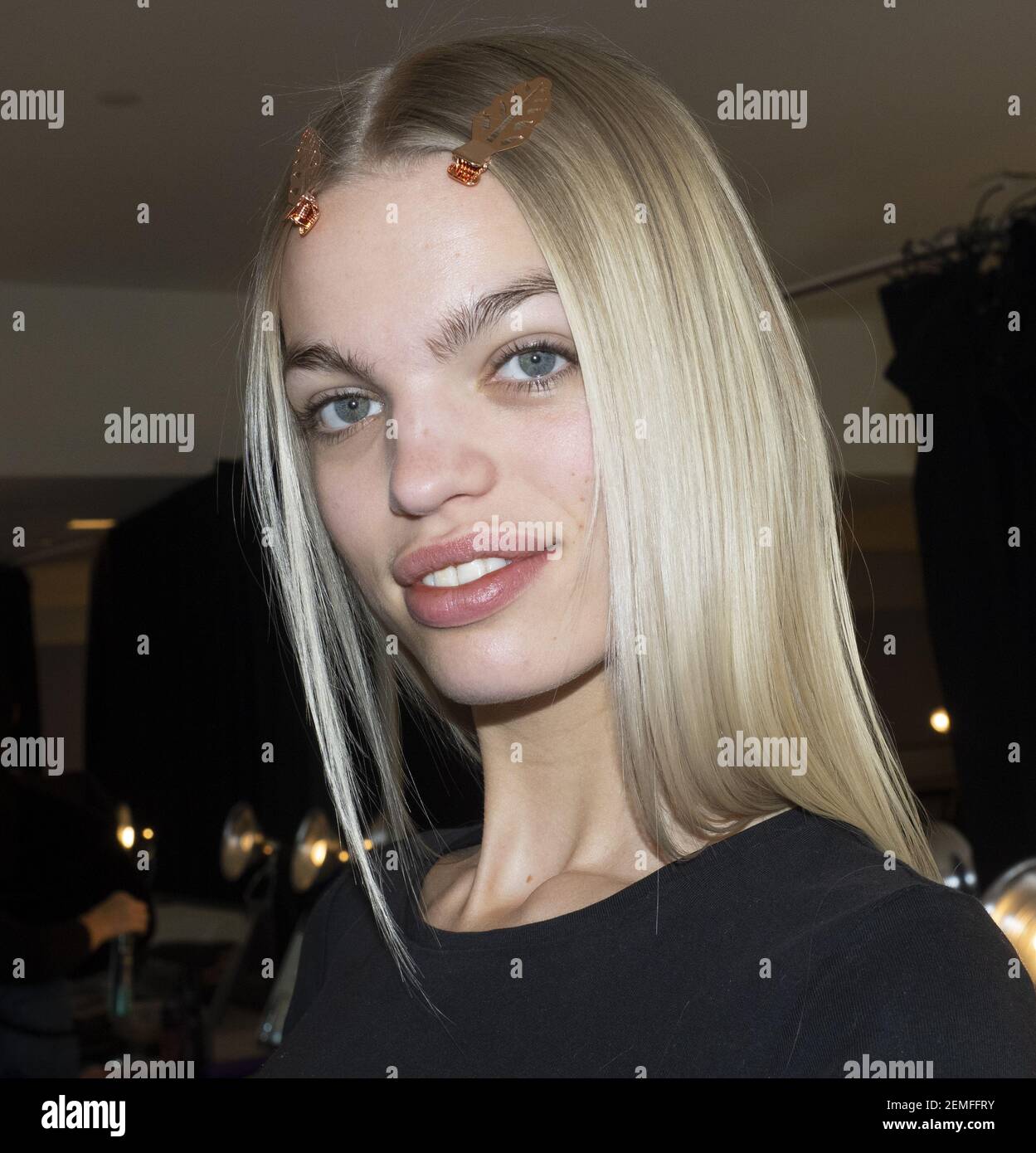 Daphne Groeneveld prepares backstage for the Cushnie Fall/Winter 2019 collection during New York Fashion at Spring Studios, Manhattan (Photo by Sam Aronov/Pacific Press/Sipa USA) Stock Photo