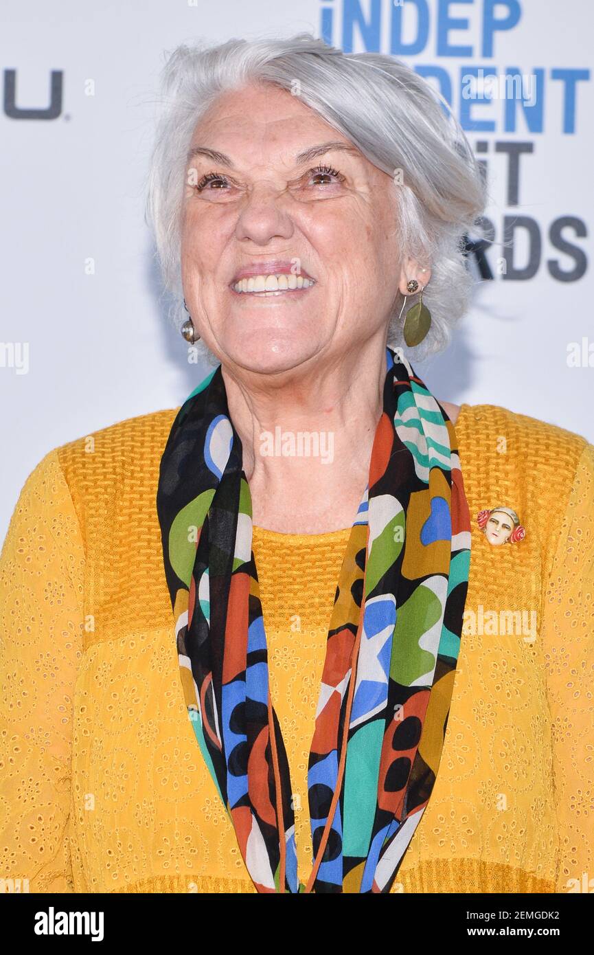 Tyne Daly walking on the red carpet at the 34th Film Independent Spirit