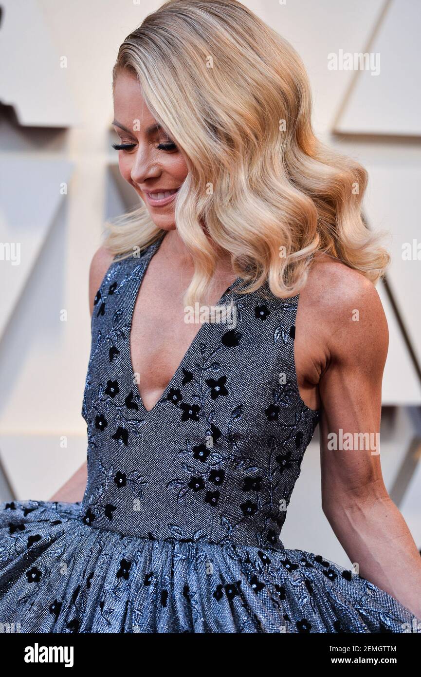 Kelly Rippa Kelly Ripa walking on the 2019 Oscars red carpet at the 91st Academy