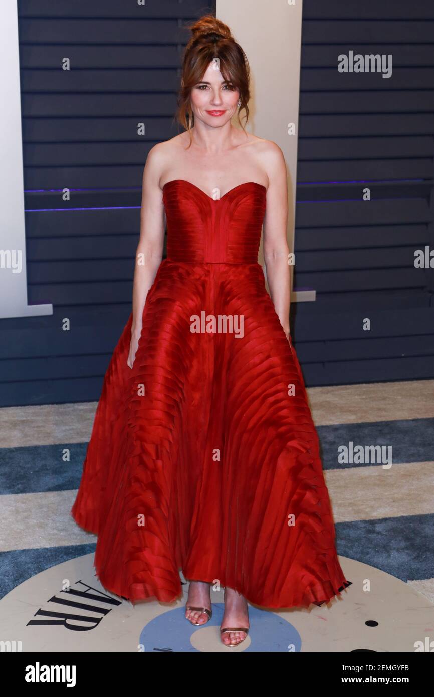 Linda Cardellini walking on the red carpet at the 2019 Vanity Fair ...