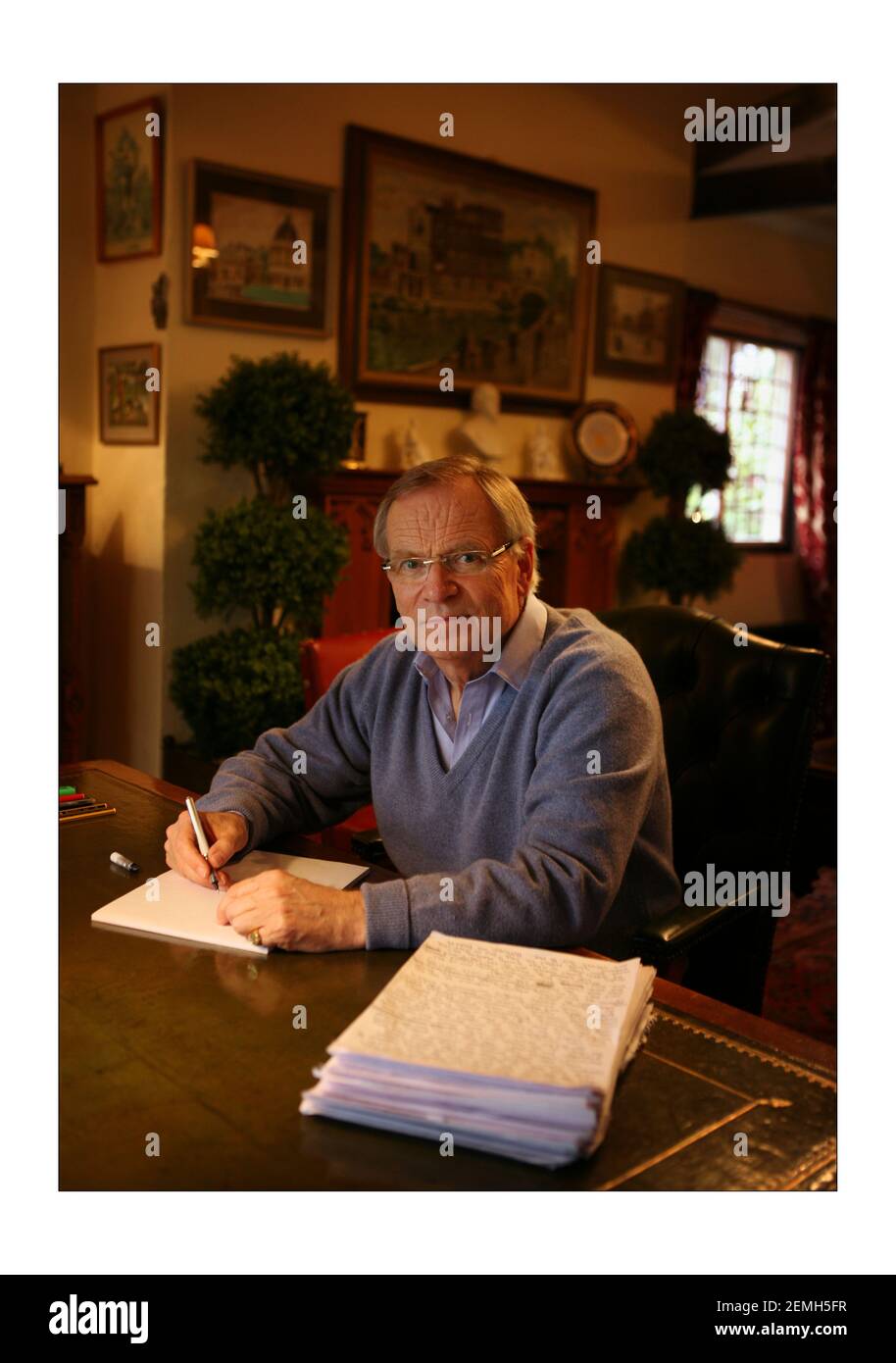 Jeffrey archer hi-res stock photography and images - Alamy