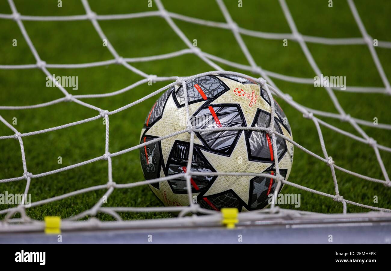 Adidas Champions League Ball Borussia Mönchengladbach - Manchester City  Budapest, 24.02.2021, Fussball; Champions League, Saison 2020/21 Foto:  Moritz Stock Photo - Alamy