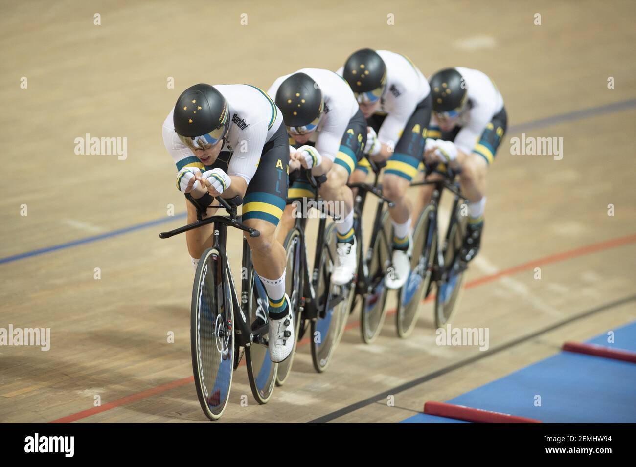 Australian Men’s team pursuit squad sets a new world record of 3:48.012 ...