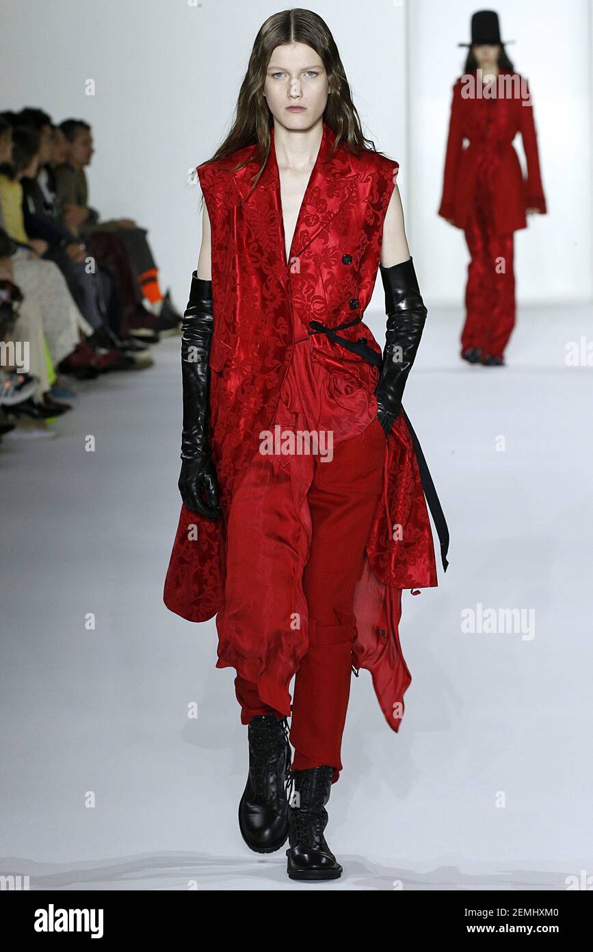 Tessa Bruinsma walks on the runway during the Ann Demeulemeester Ready To  Wear Fashion Show during Paris Fashion Week F/W 2019 held in Paris, France  on February 28, 2019. (Photo by Jonas