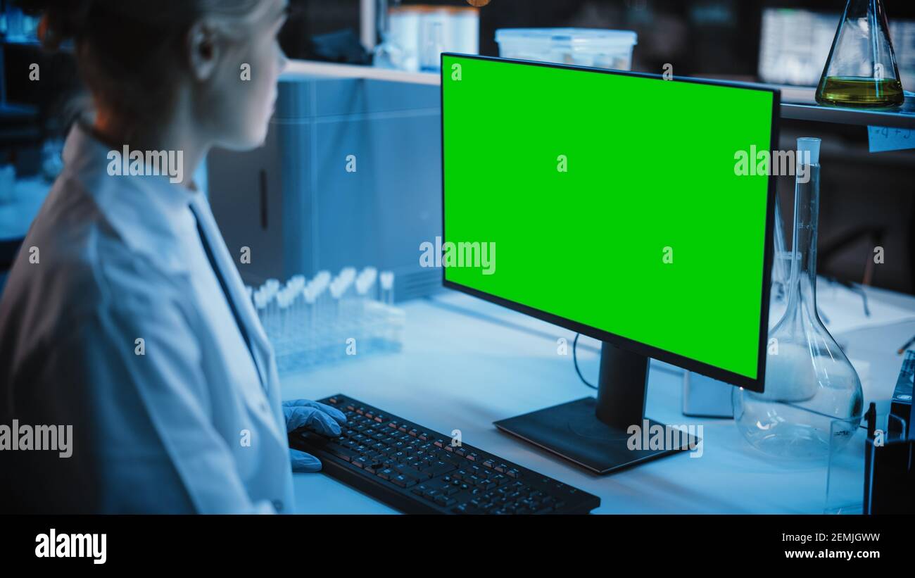 Green chroma screen hi-res stock photography and images - Alamy