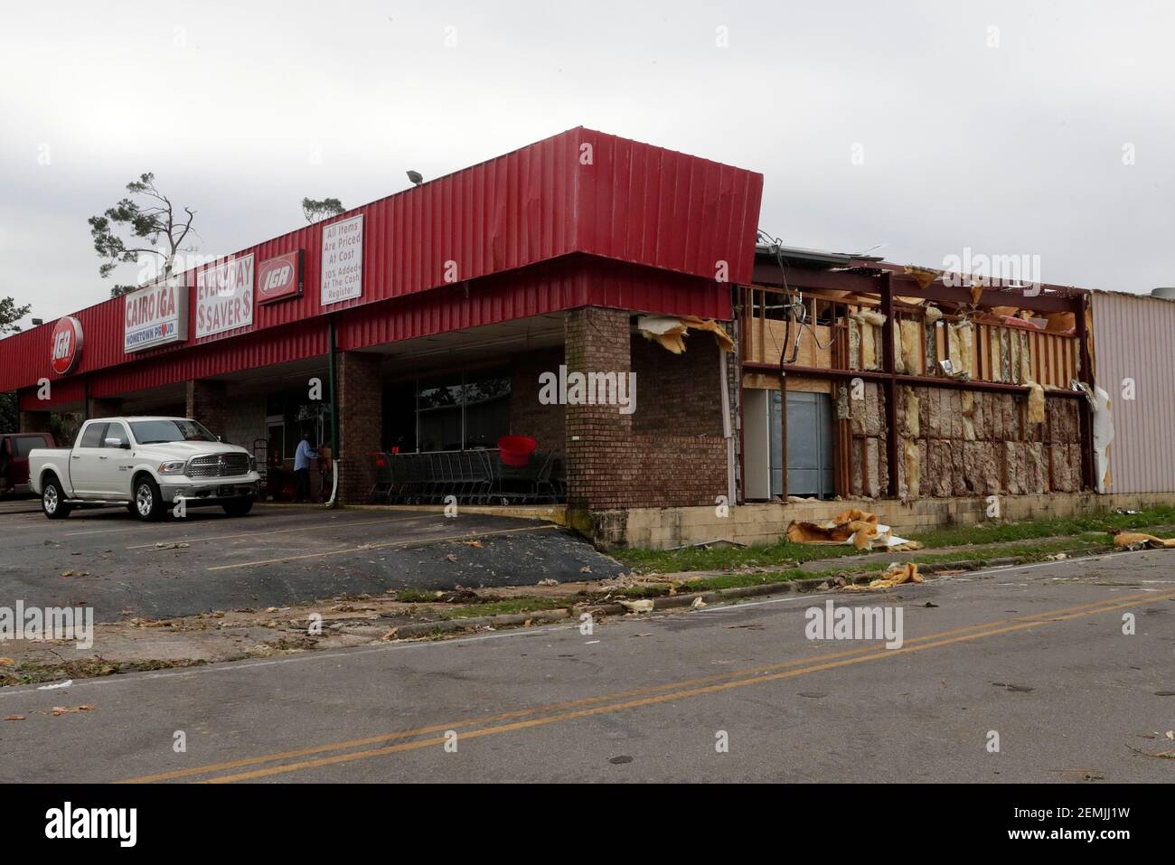 The IGA on 2nd Ave SE had a wall and portion of the roofing ripped away after a tornado hit Cairo, Ga on March 4, 2019. Sunday night March 3, 2019. (Photo by Alicia Devine/Tallahassee Democrat/USA Today Network/Sipa USA) Stock Photo