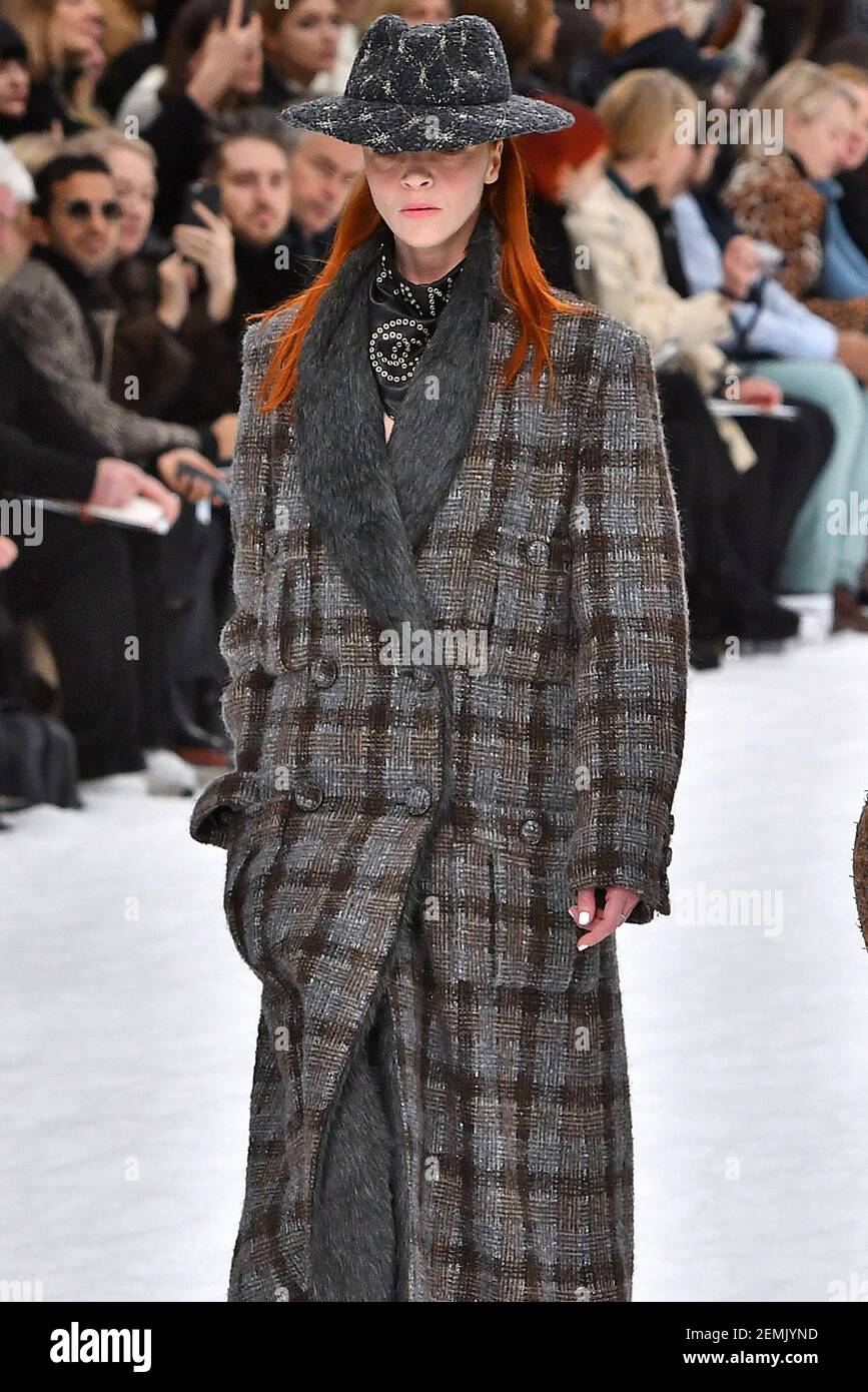 Model Mariacarla Boscono walks on the runway during the Chanel Ready To  Wear Fashion Show at Grand Palais during Paris Fashion Week F/W 2019 held  in Paris, France on March 5,? 2019. (