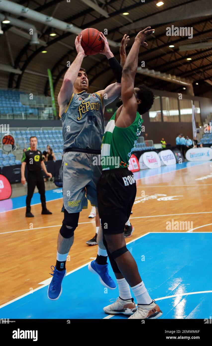 Portimão, 03/16/2019 - Basketball - Portugal Cup, Half-Finals, LusitÃ¢nia  Vs FC Porto, at Portimão Arena. Sasa Borovnjak; Amadou Sidibe; (André  Vidigal / Global Images/Sipa USA Stock Photo - Alamy