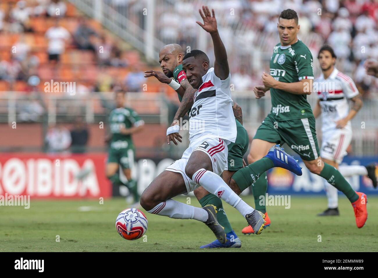 Sao Paulo Gonzalo Do Sao Paulo Dispute Bid With Felipe Melo Do Palmeiras During A Match At The Pacaembu Stadium For The 2018 Paulista Championship Photo Ale Cabral Agif Sipa Usa