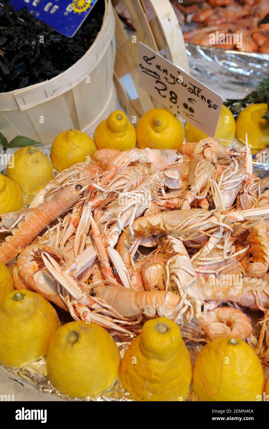 France paris seafood restaurant display hi-res stock photography and images  - Alamy