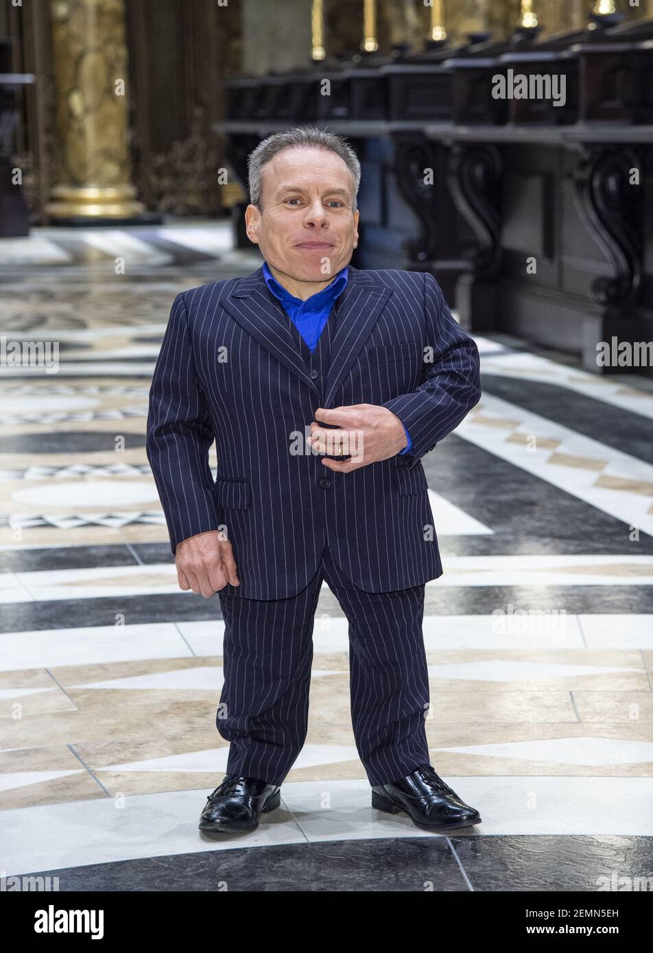 Warwick Davis in the original Gringotts Wizarding Bank set at Warner ...