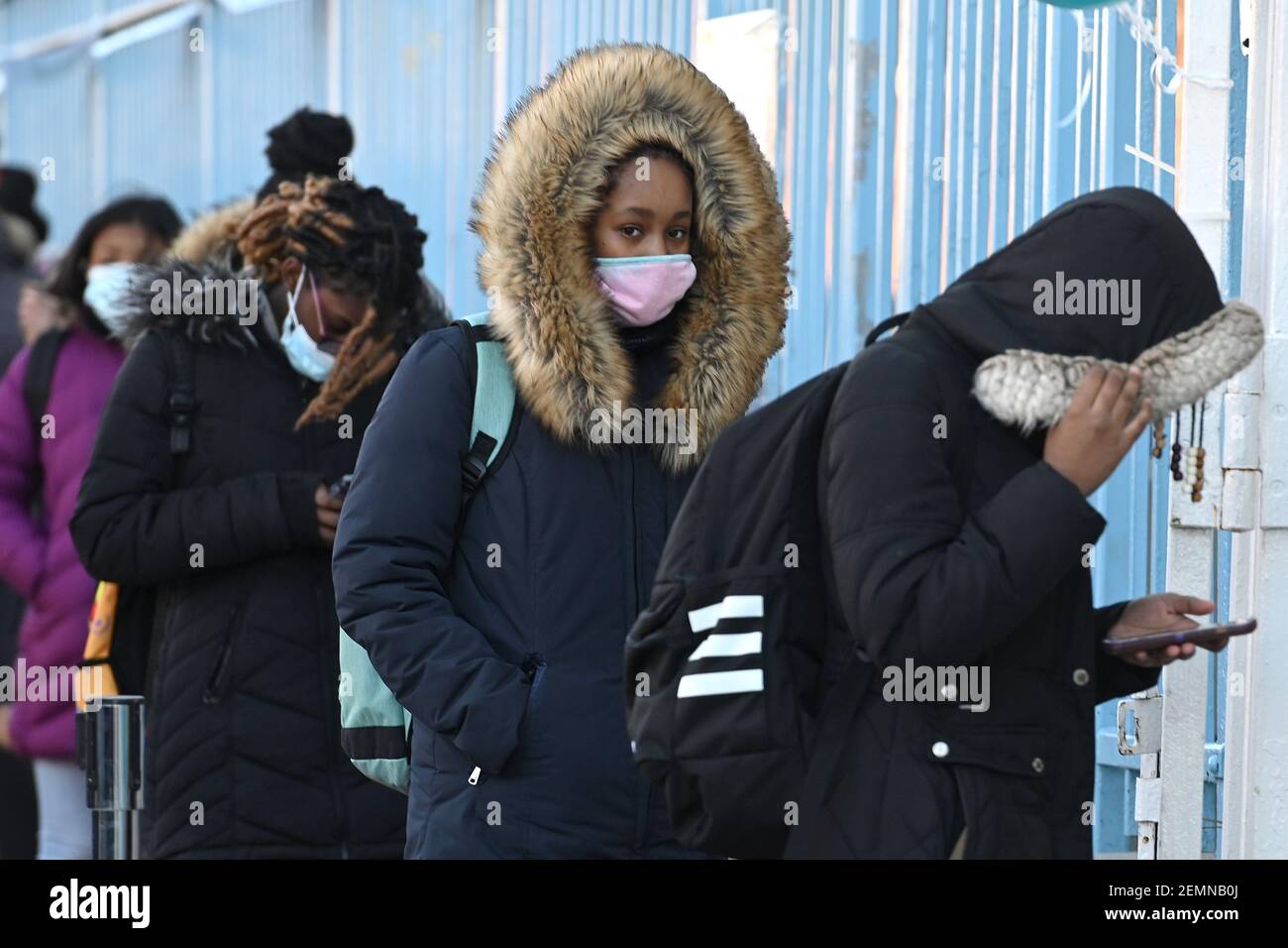 Middle school masks classroom hires stock photography and images Alamy