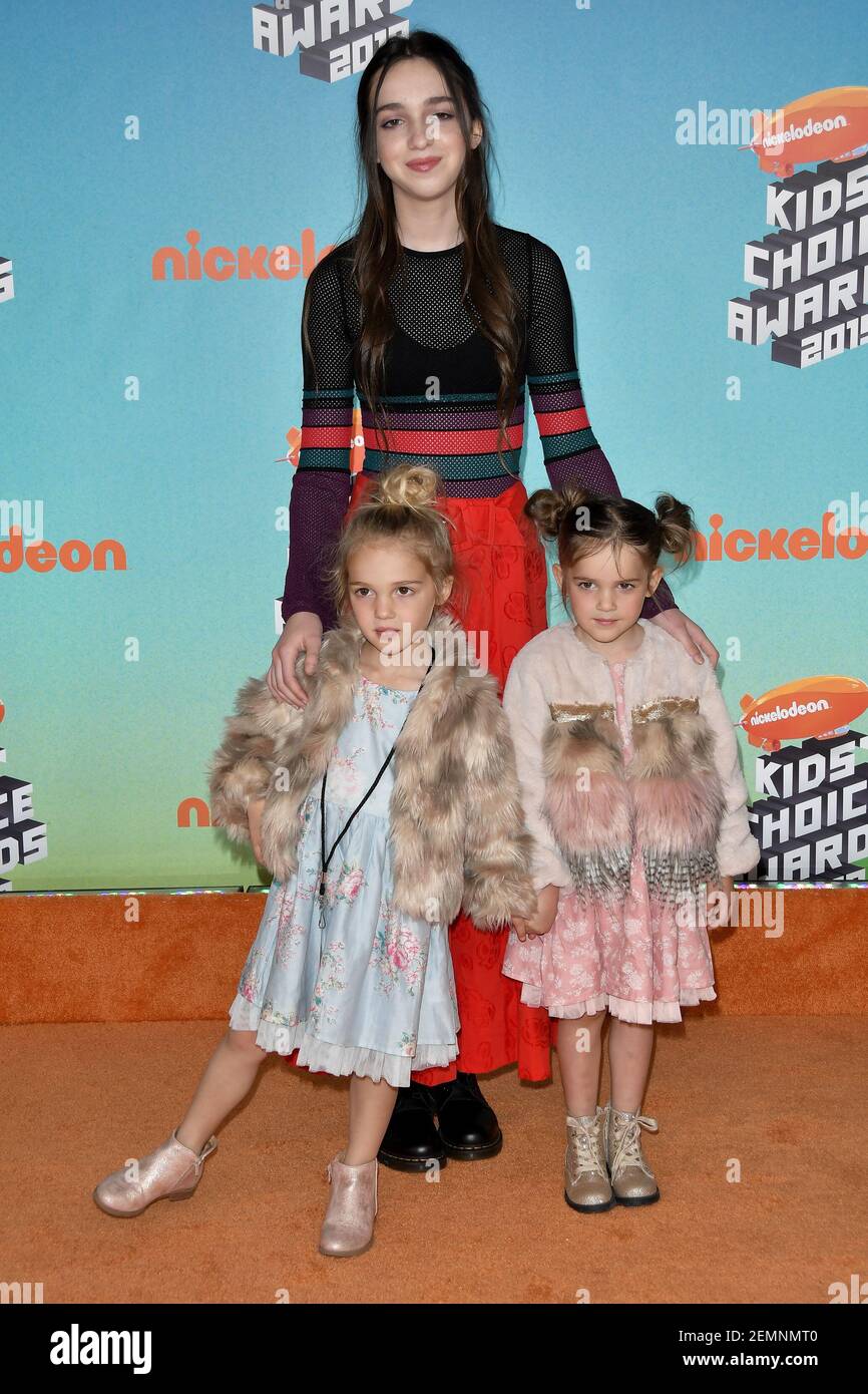 Kaitlin Stauffer, Mila and Emma Stauffer at Nickelodeon's 2019 Kids