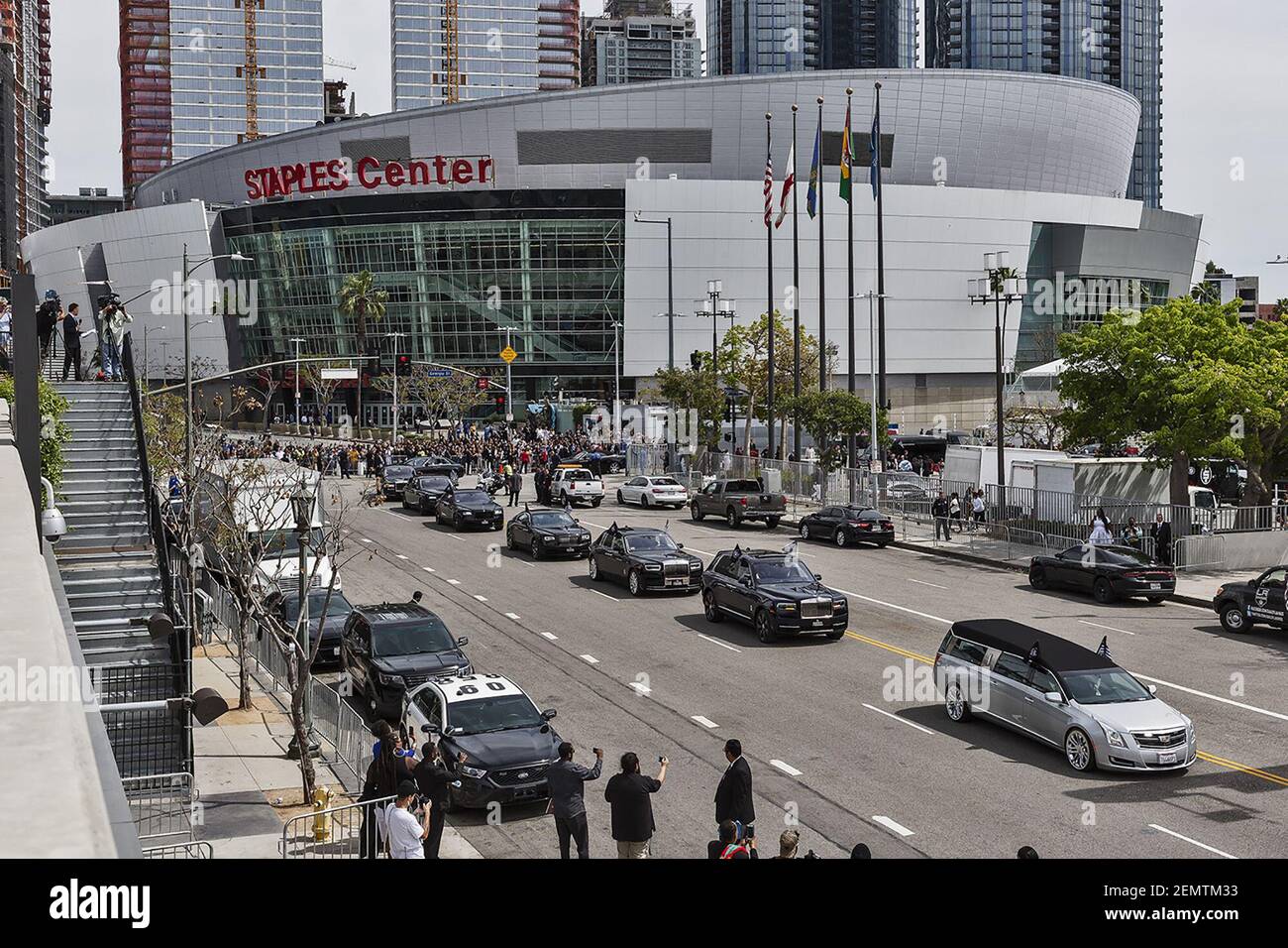 A memorial held at the Staples Center Arena and 25 mile long funeral(02)