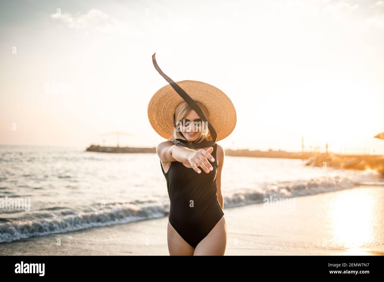 Slim body bikini hi-res stock photography and images - Page 40 - Alamy