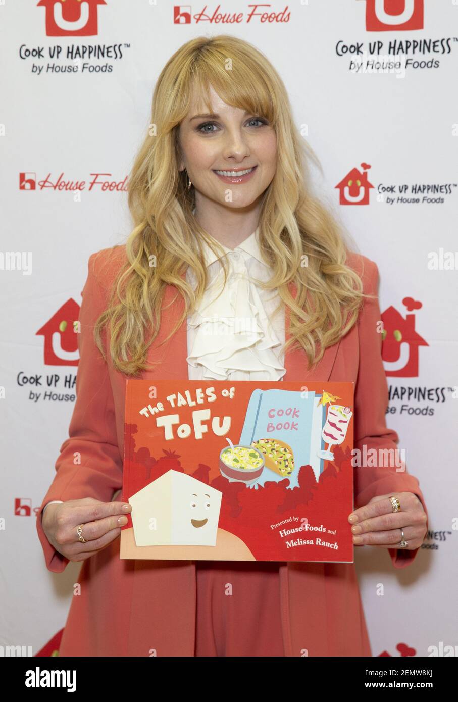 Melissa Rauch Wearing Dress By Peggy Hartano Attends Children s Book melissa-rauch-wearing-dress-by-peggy-hartano-attends-children-s-book