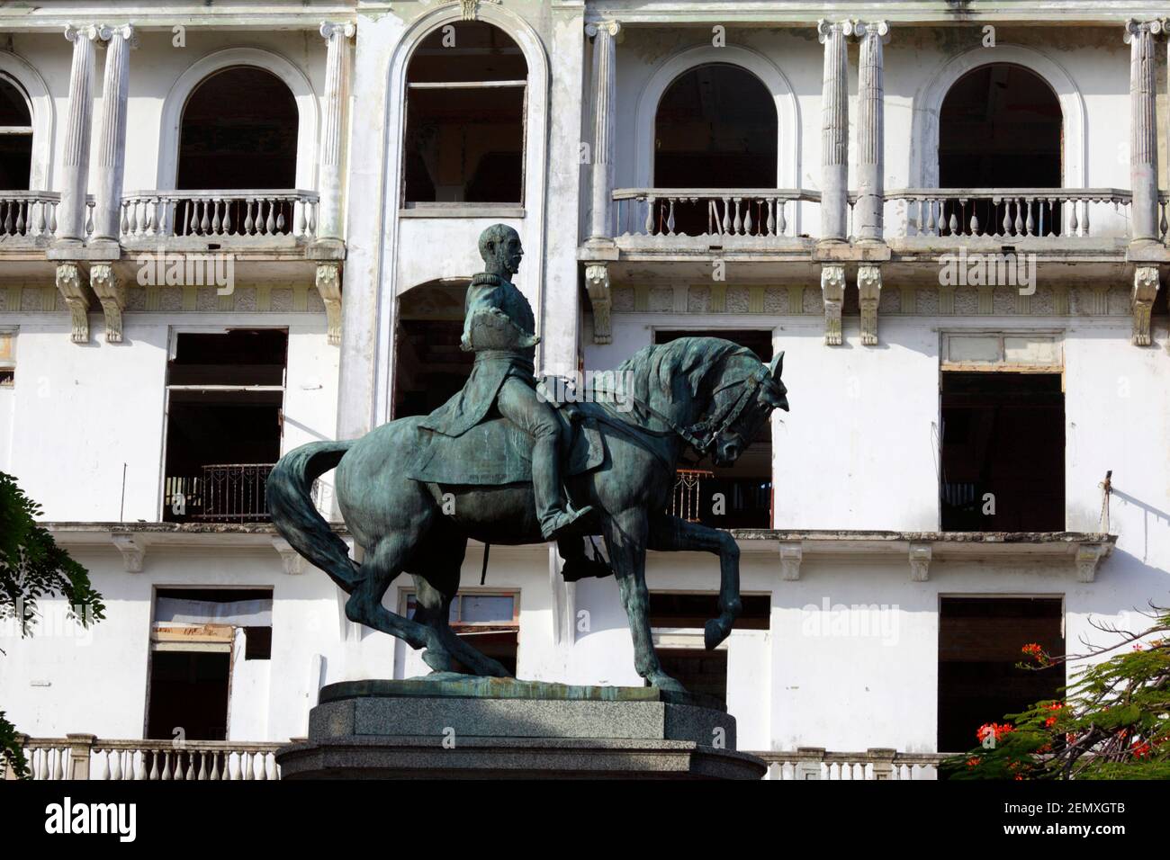 Statue of General Tomas Herrera (the first president of the Free State of the Isthmus), Plaza Herrera, Casco Viejo, Panama City, Panama Stock Photo