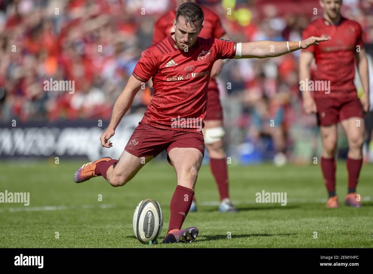 JJ Hanrahan of Munster kicks a penalty during the Guinness PRO14  Quarter-Final match between Munster Rugby and Benetton Treviso at Thomond  Park Stadium in Limerick, Ireland on May 4, 2019 (Photo by