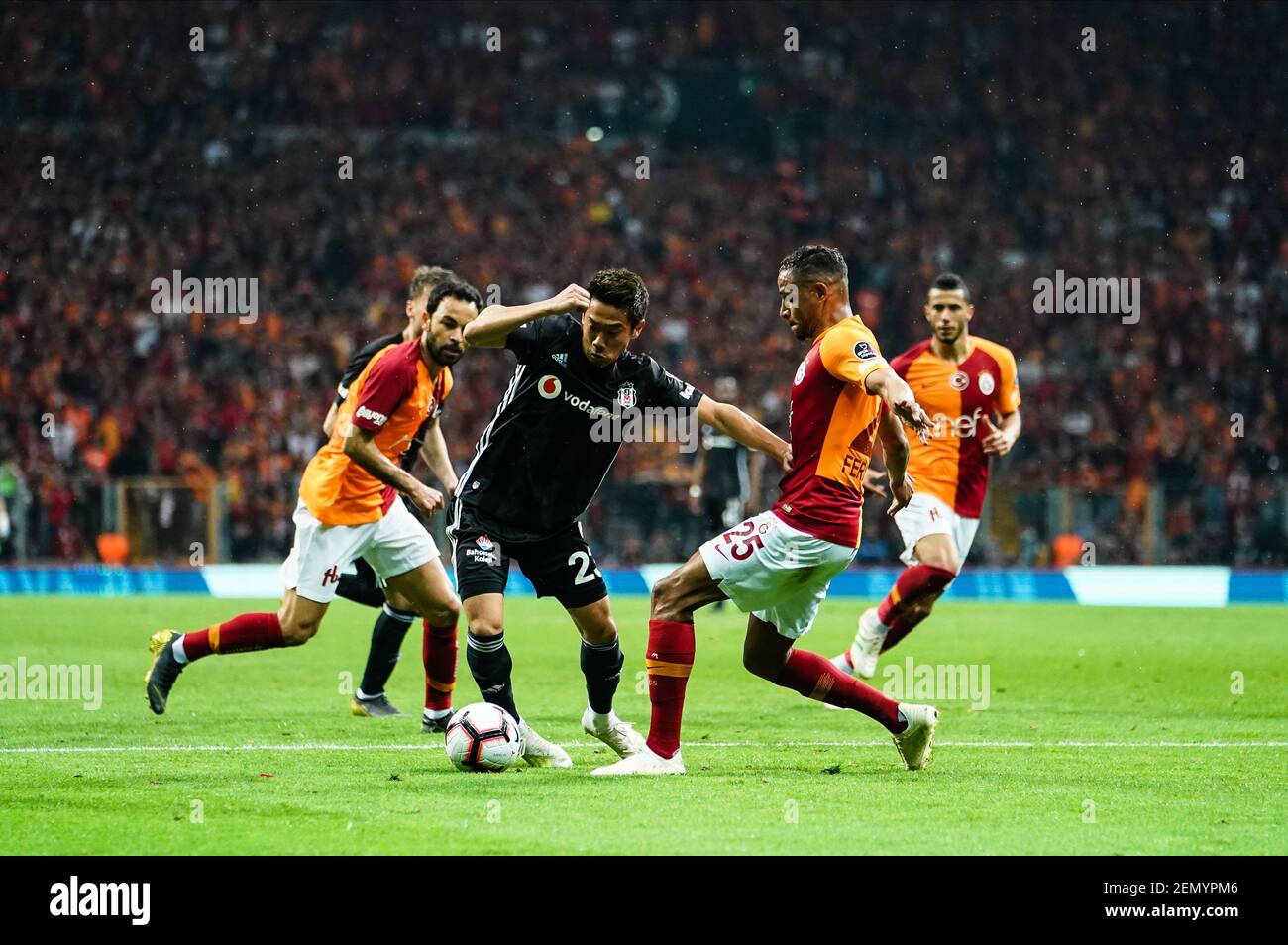 May 5, 2019 Shinji Kagawa of Besiktas dribbling past Fernando of Galatasaray during the Turkish