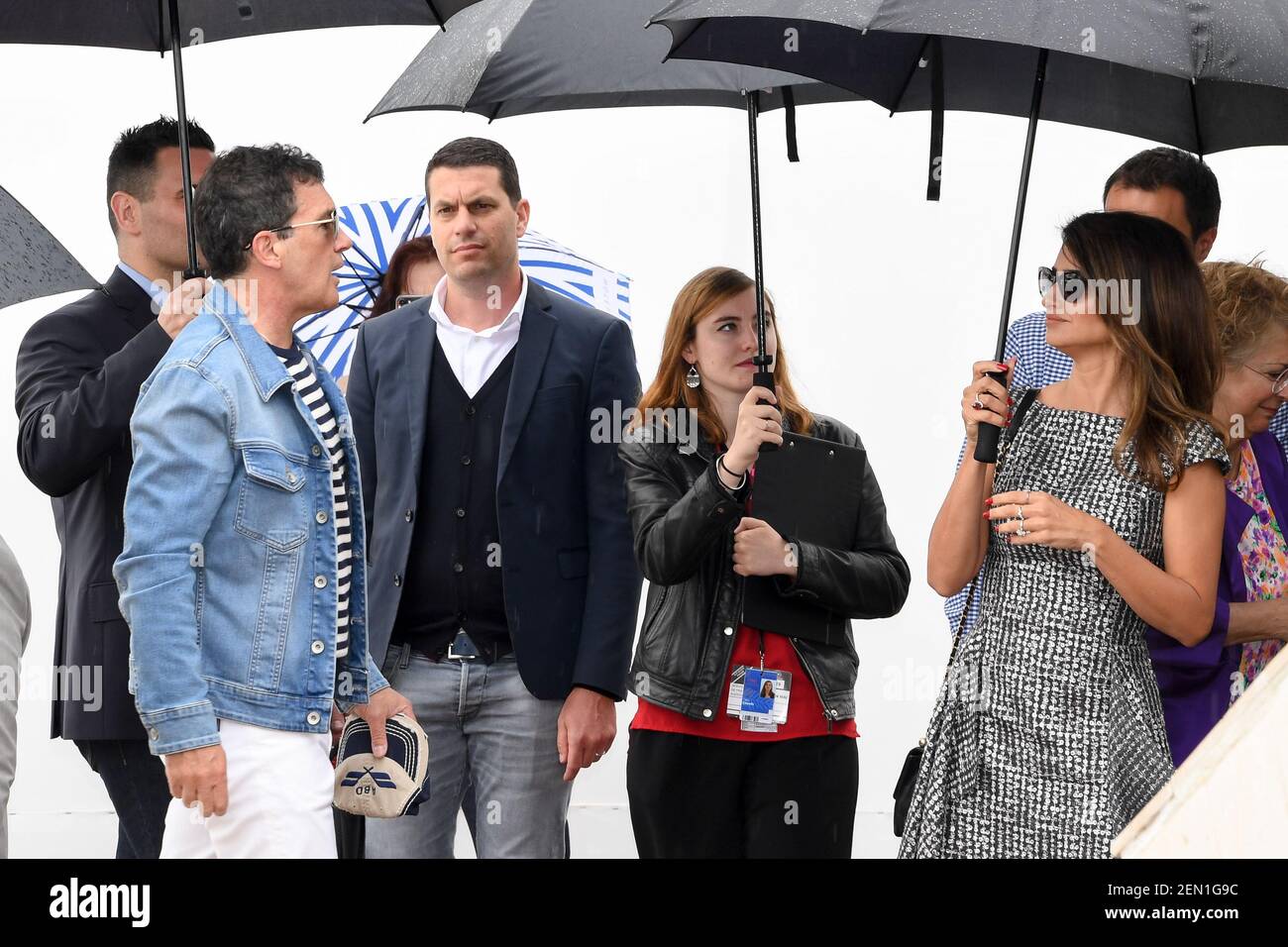 Penelope Cruz and Antonio Banderas at the "Pain And Glory" Photocall at the 72th International Cannes Film Festival in Cannes, France on May 18, 2019. (Photo by Lionel Urman/Sipa USA) Stock Photo