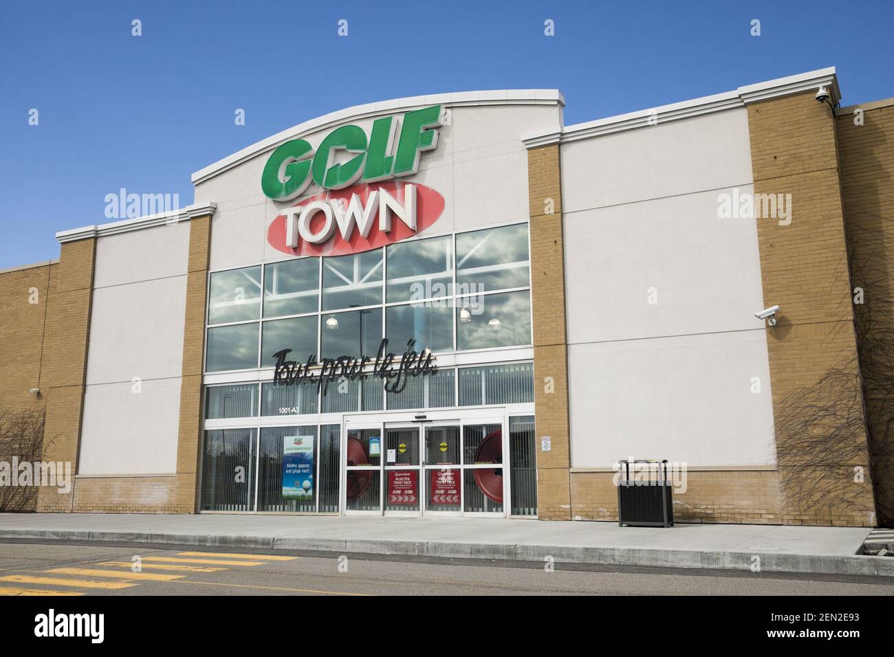A logo sign outside of a Golf Town retail store location in Montreal,  Quebec, Canada, on April 21, 2019. (Photo by Kristoffer Tripplaar/Sipa USA  Stock Photo - Alamy