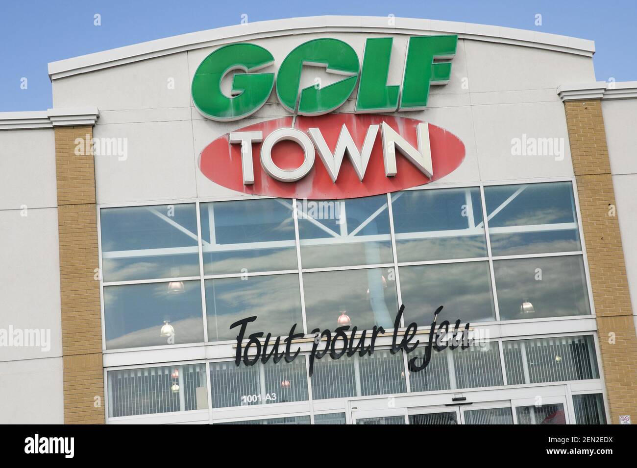 A logo sign outside of a Golf Town retail store location in Montreal,  Quebec, Canada, on April 21, 2019. (Photo by Kristoffer Tripplaar/Sipa USA  Stock Photo - Alamy