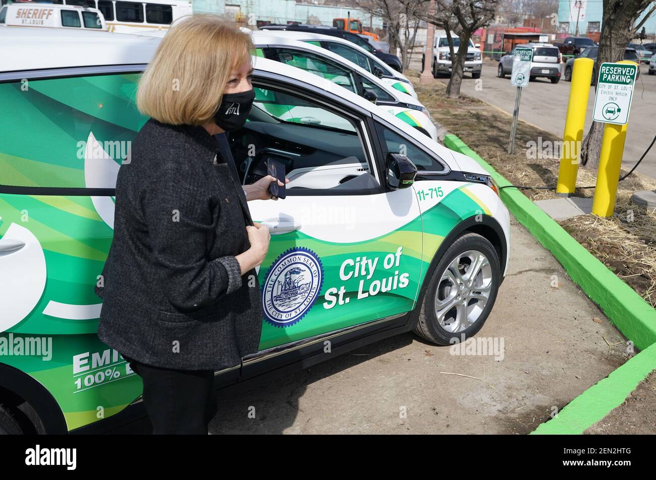 St. Louis, United States. 25th Feb, 2021. St. Louis Mayor Lyda Krewson exits one of the cities first electric vehicles, in St. Louis on Thursday, February 25, 2021. Krewson hopes the city will achieve carbon neutrality by 2050, by reducing greenhouse gas emissions. Clean Vehicle Policy will first only apply to light-duty vehicles. The terms will expand to cover medium and heavy-duty fleet vehicles as electric models become commercially available. Photo by Bill Greenblatt/UPI Credit: UPI/Alamy Live News Stock Photo