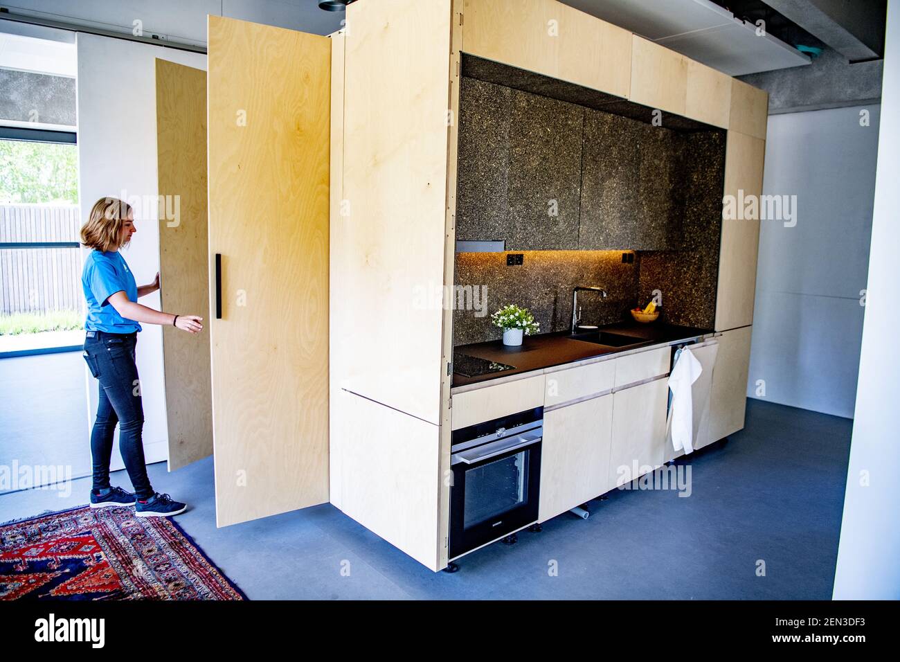 TU Delft students unveil prototype of modular and energy-producing ...