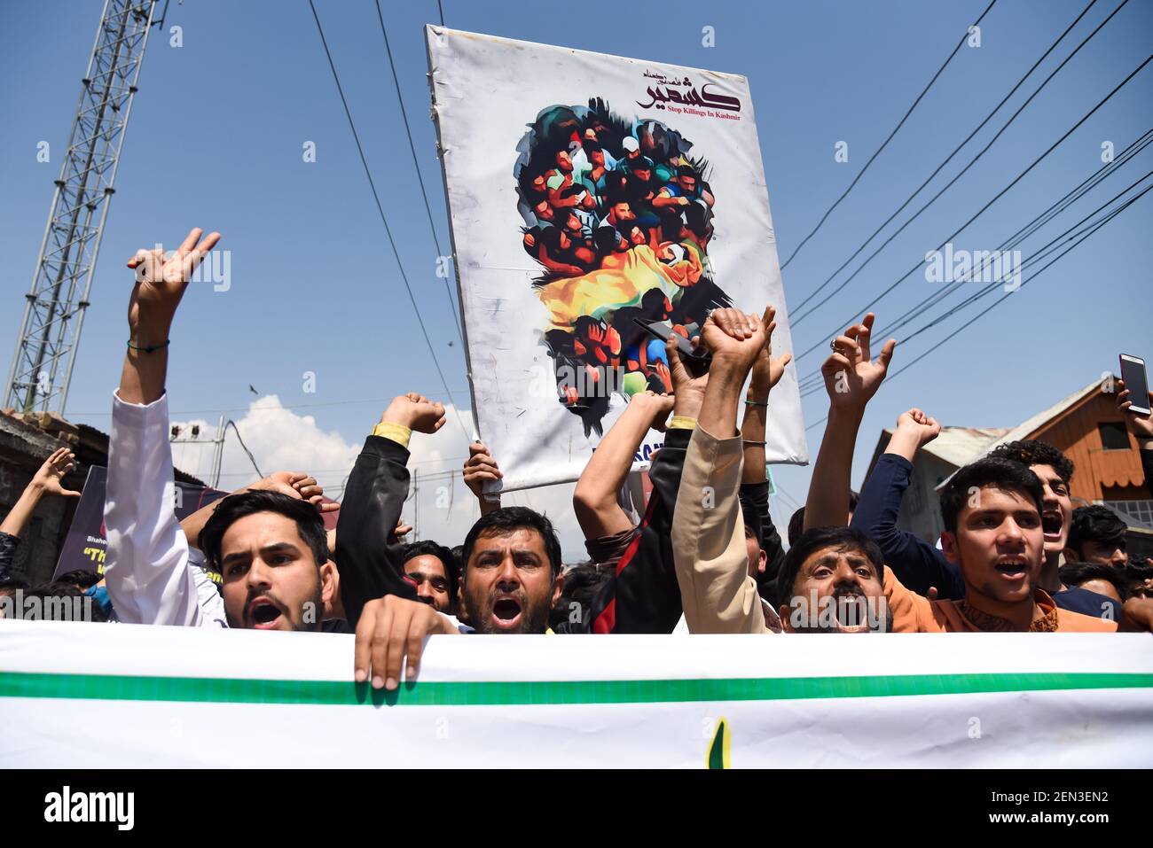 Kashmiri Shiite Muslims shout pro Palestine and pro freedom slogans as ...