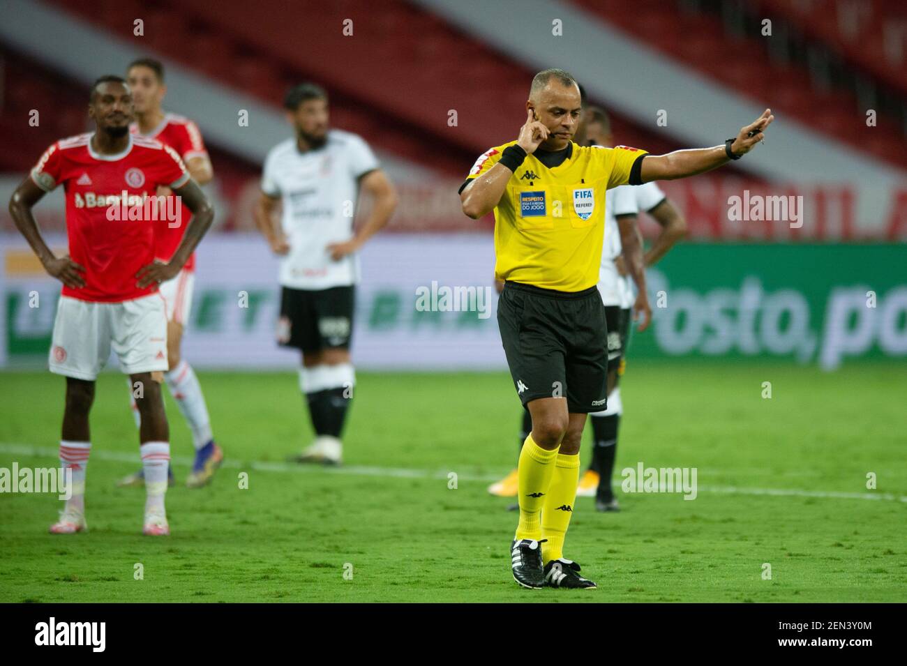 Beira-Rio Stadium, Porto Alegre, Brazil. 25th Feb, 2021. Brazilian Serie A, Internacional versus Corinthians; Referee Wilton Pereira Sampaio shows his decision Credit: Action Plus Sports/Alamy Live News Stock Photo