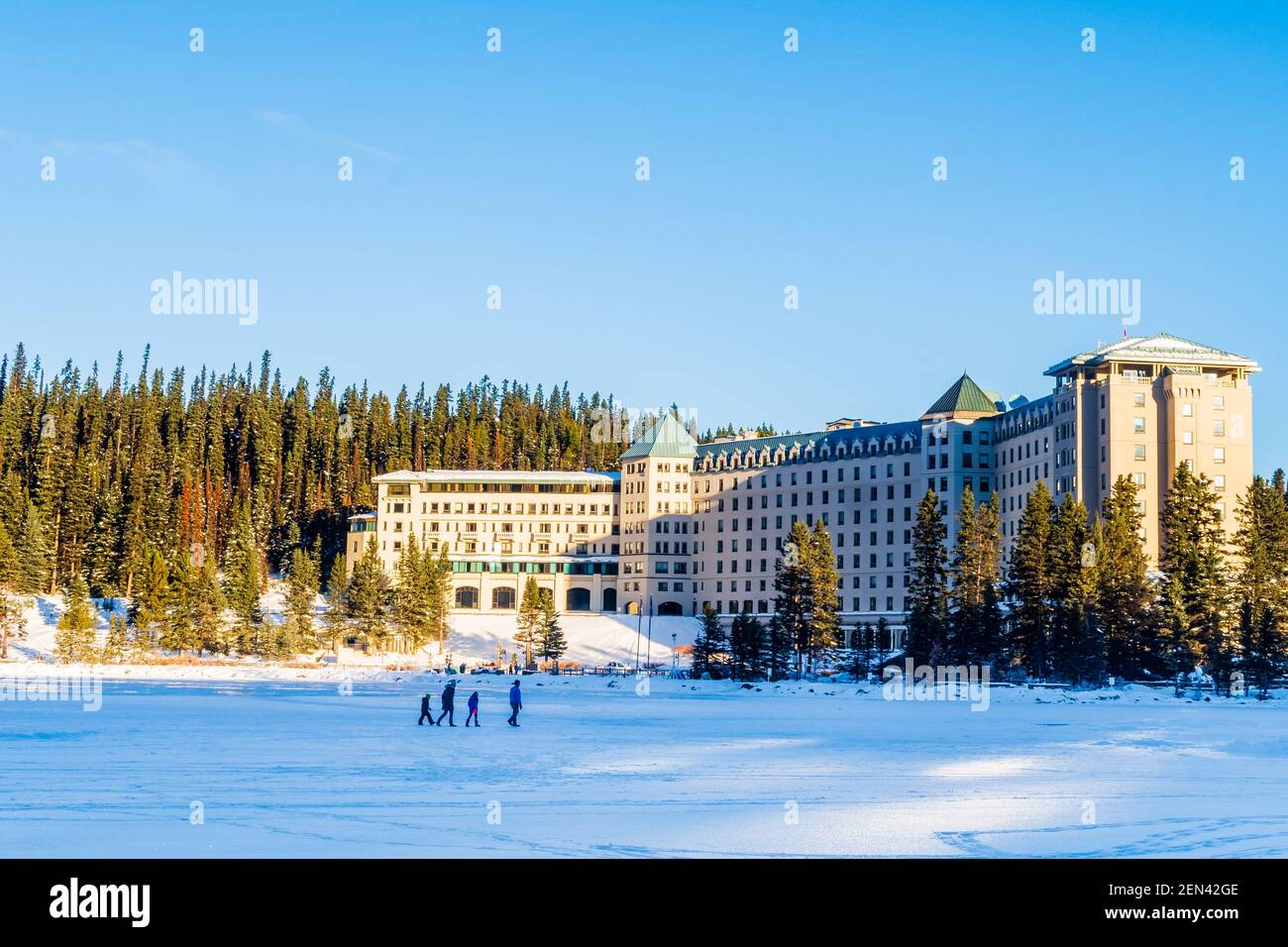 Winter view of the Fairmont Château Lake Louise in Banff national park ...