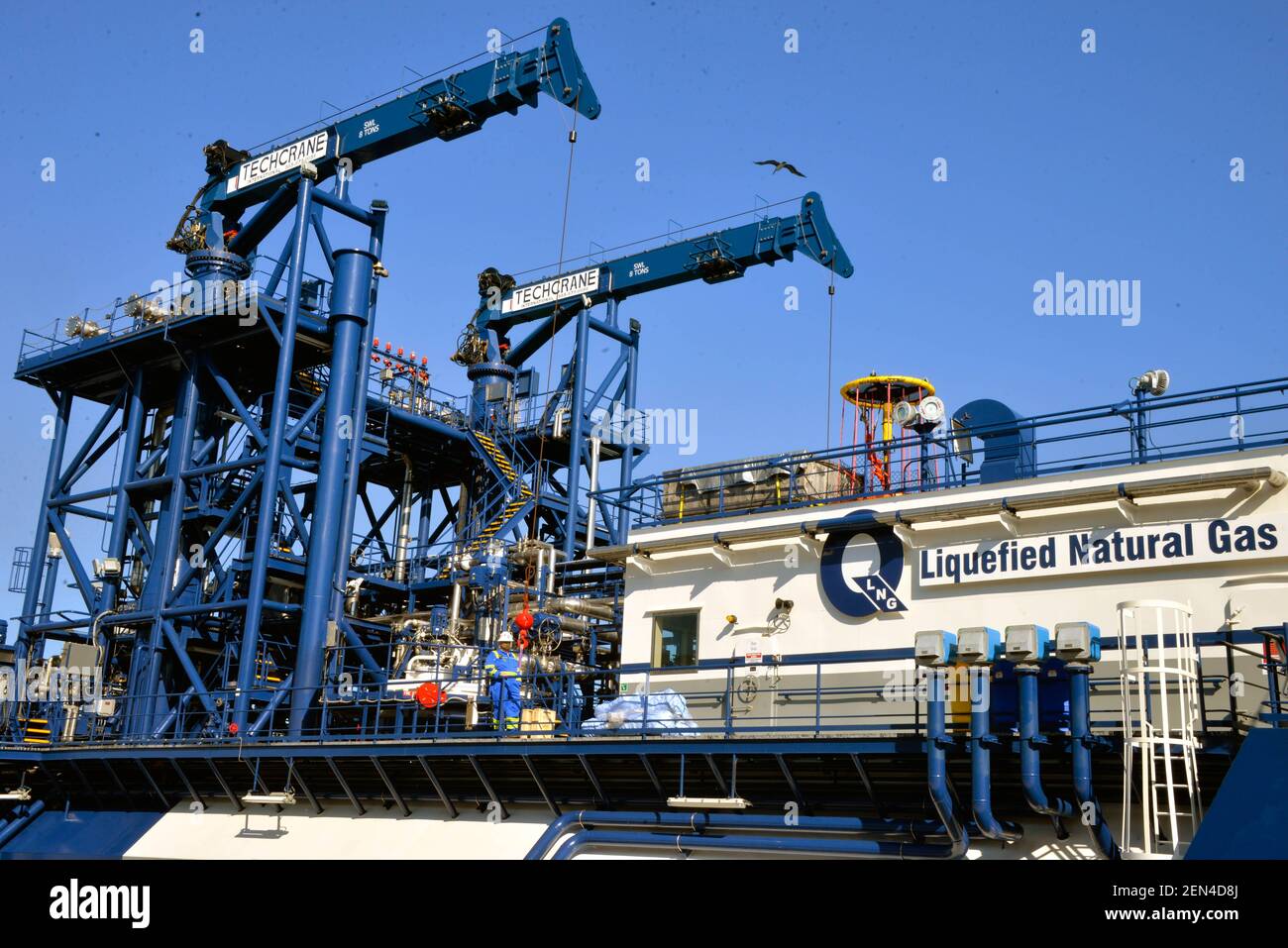 Port Canaveral, Brevard County, Florida, USA. February 25, 2021. Port Canaveral prepares to become America’s first liquid natural gas (LNG) cruise port, with the arrival of the Q-LNG 4000. The new hi-tech articulated tug and barge (ATB) will berth at our new CT3 terminal.   The Q-LNG 4000, the first offshore (LNG) articulated tug and barge (ATB) in the U.S., makes a familiarization trip to Port Canaveral in advance of future LNG bunkering operations at the port.  This vessel will fuel the Carnival Mardi Gras, Credit Julian Leek/Alamy Live News Credit: Julian Leek/Alamy Live News Stock Photo