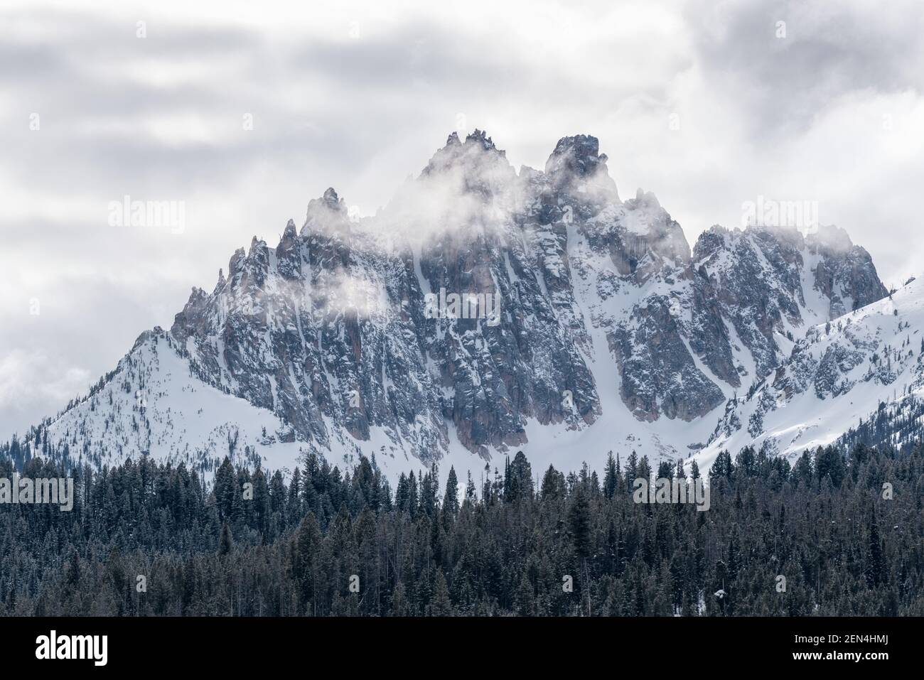 Jagged rocky mountains hi-res stock photography and images - Alamy