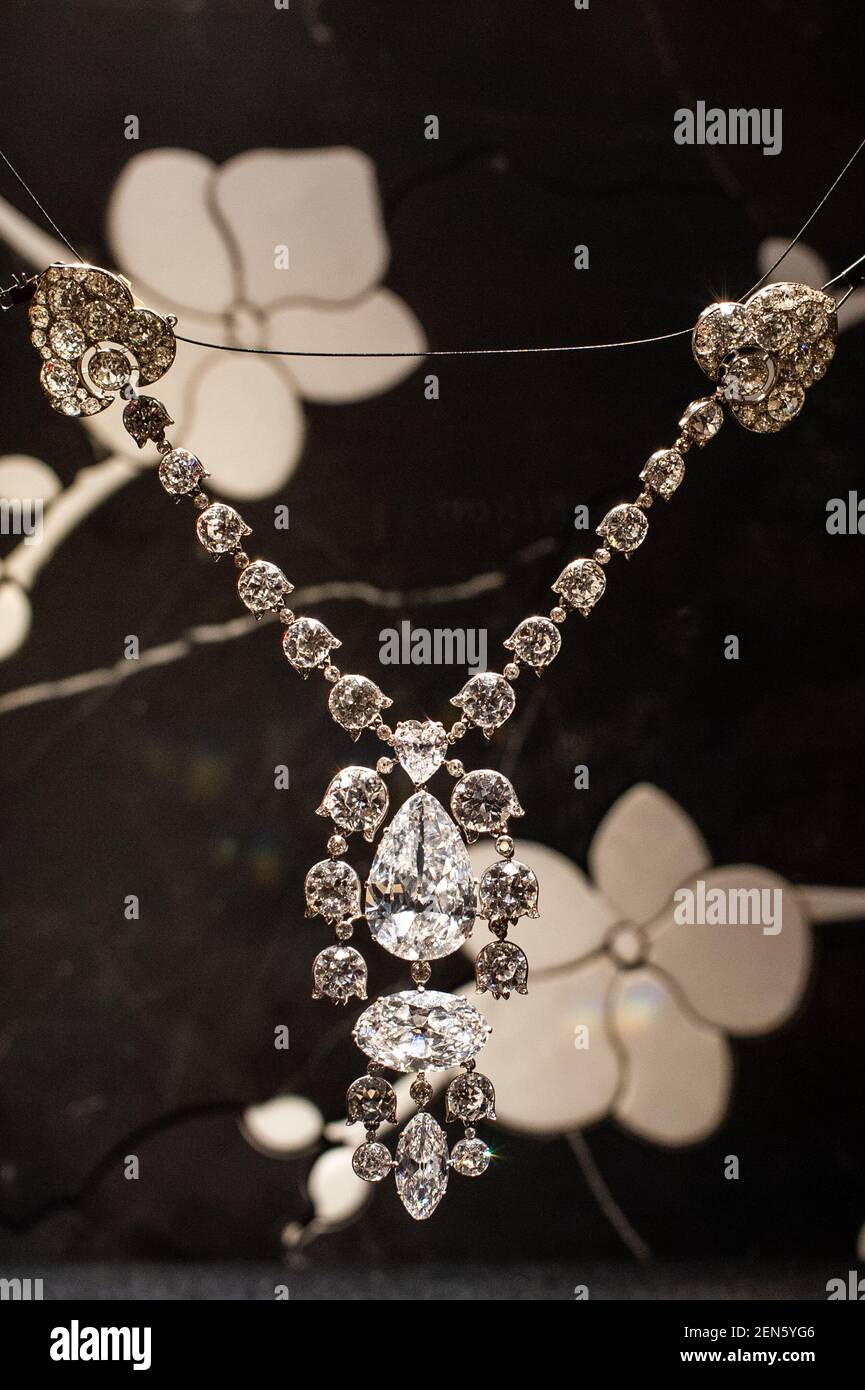 modified marquise brilliant-cut diamond 