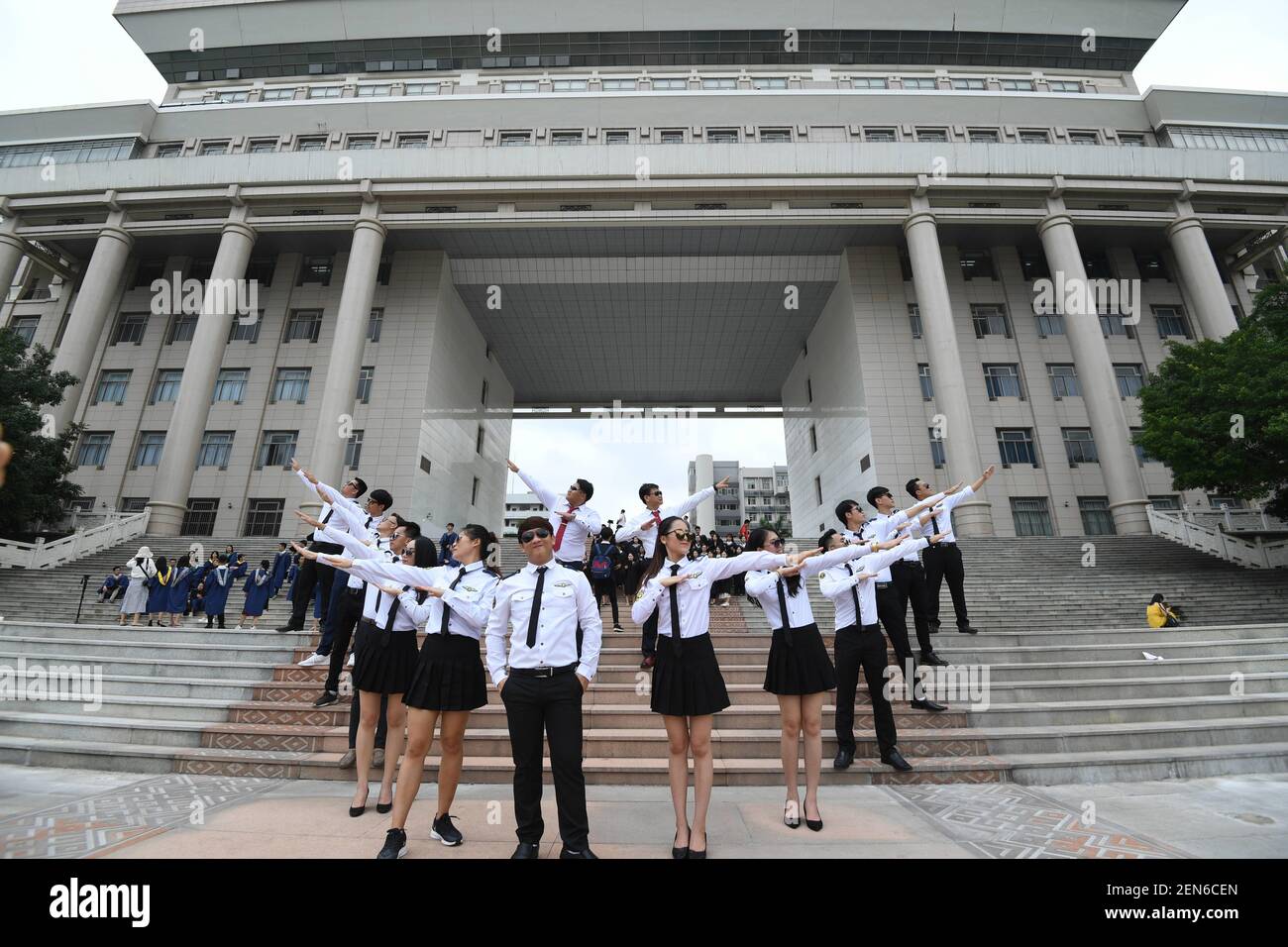 U uning ogziga katta sik qoydi (foto)
