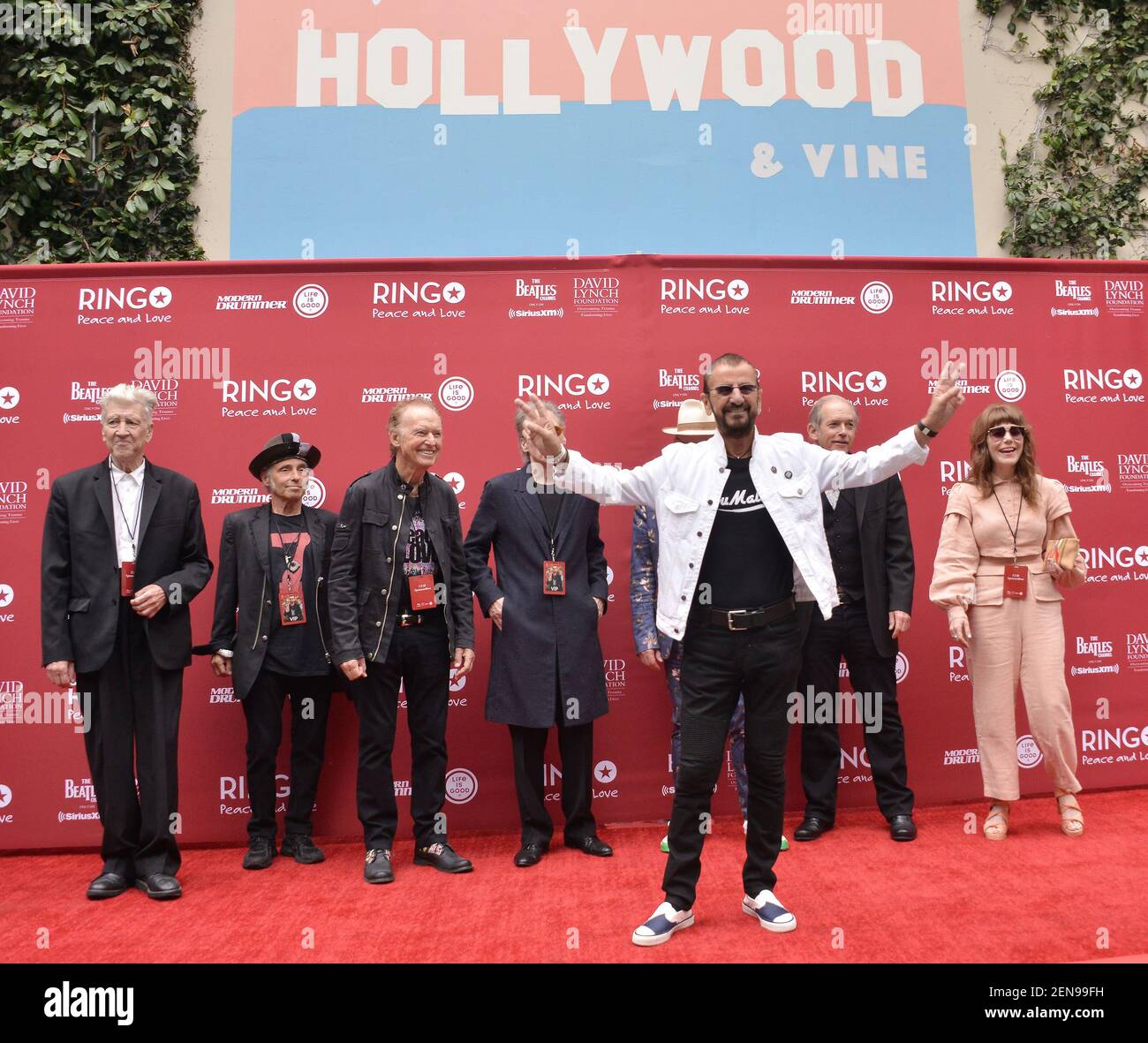 (L-R) David Lynch, Nils Lofgren, Guest, Richard Lewis, Ringo Starr ...