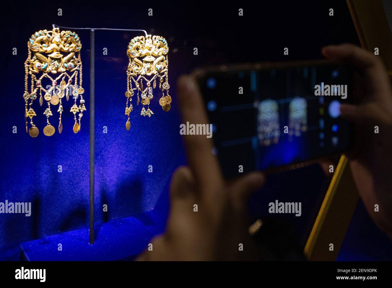 A visitor views treasures and relics from Afghan national treasures during an exhibition at a museum in Nanjing city, east China's Jiangsu province, 8 July 2019. An exhibition displayed a total of 231 pieces of the national treasures and relics from Afghan national treasures. China is holding a rich variety of exhibitions and activities on the culture of Asian countries and regions as well as exchanges among them. (Photo by Su yang - Imaginechina/Sipa USA) Stock Photo