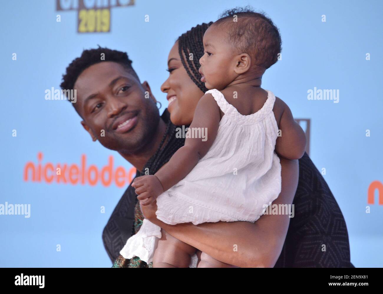 L R Dwyane Wade Gabrielle Union And Kaavia James Union Wade At The Nickelodeon Kids Choice Sports 19 Held At The Barker Hangar In Santa Monica Ca On Thursday July 11 19 Photo