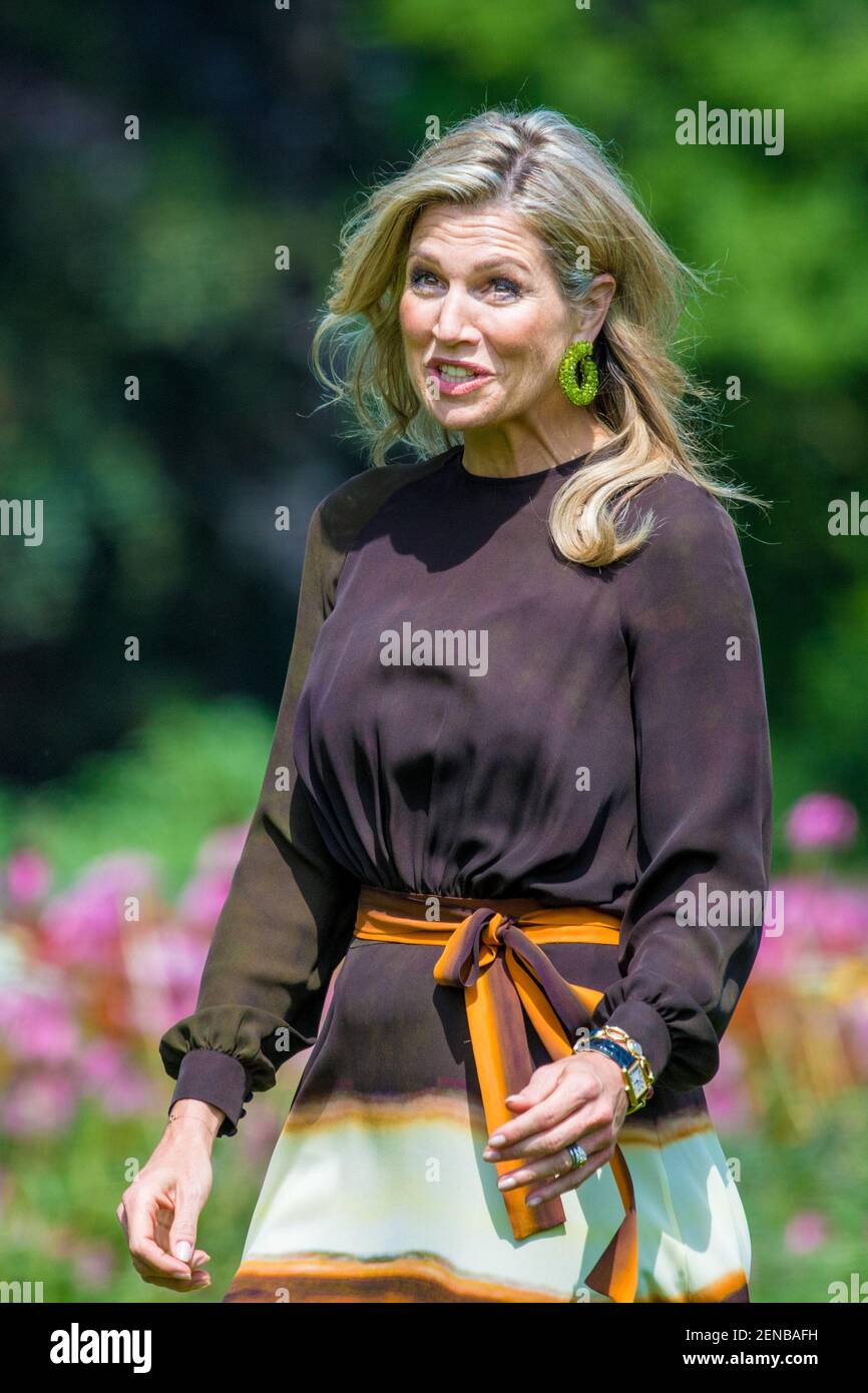 Queen Maxima during the annual summer photo session of 2019 a?t Huis ...