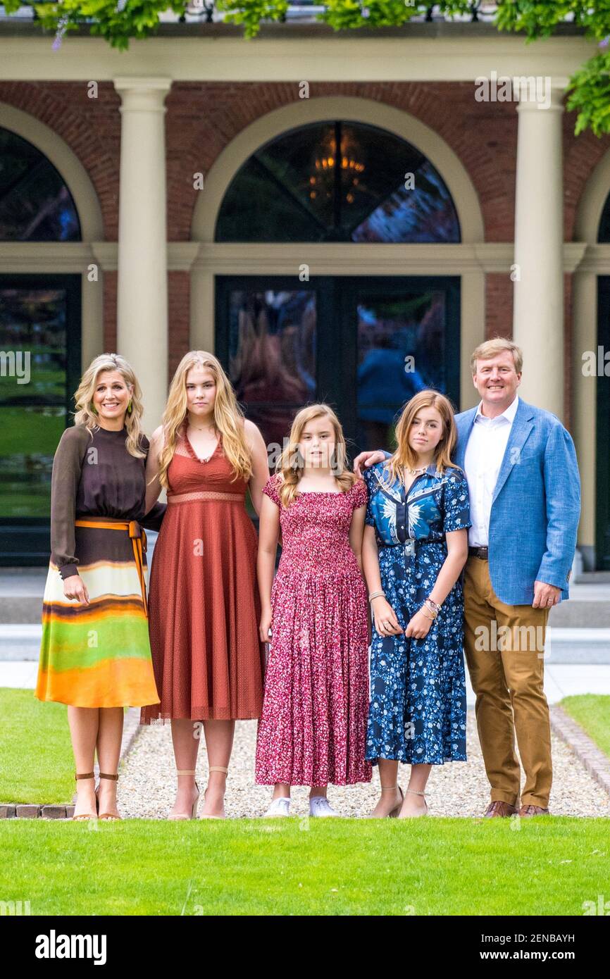 King Willem-Alexander and Queen Maxima with their daughters Princess ...