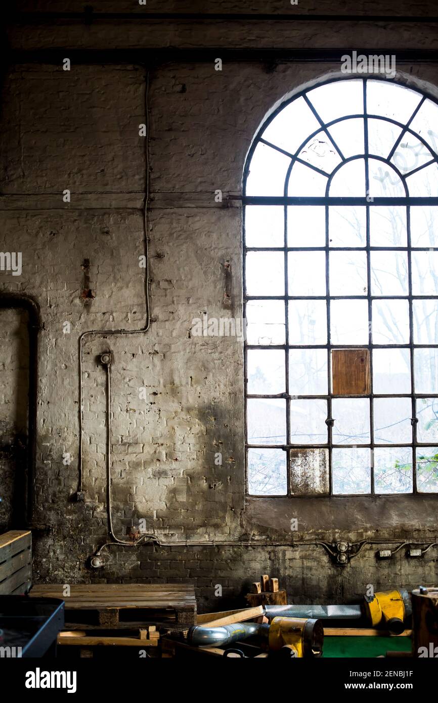 Concrete interior in abandoned building Stock Photo - Alamy