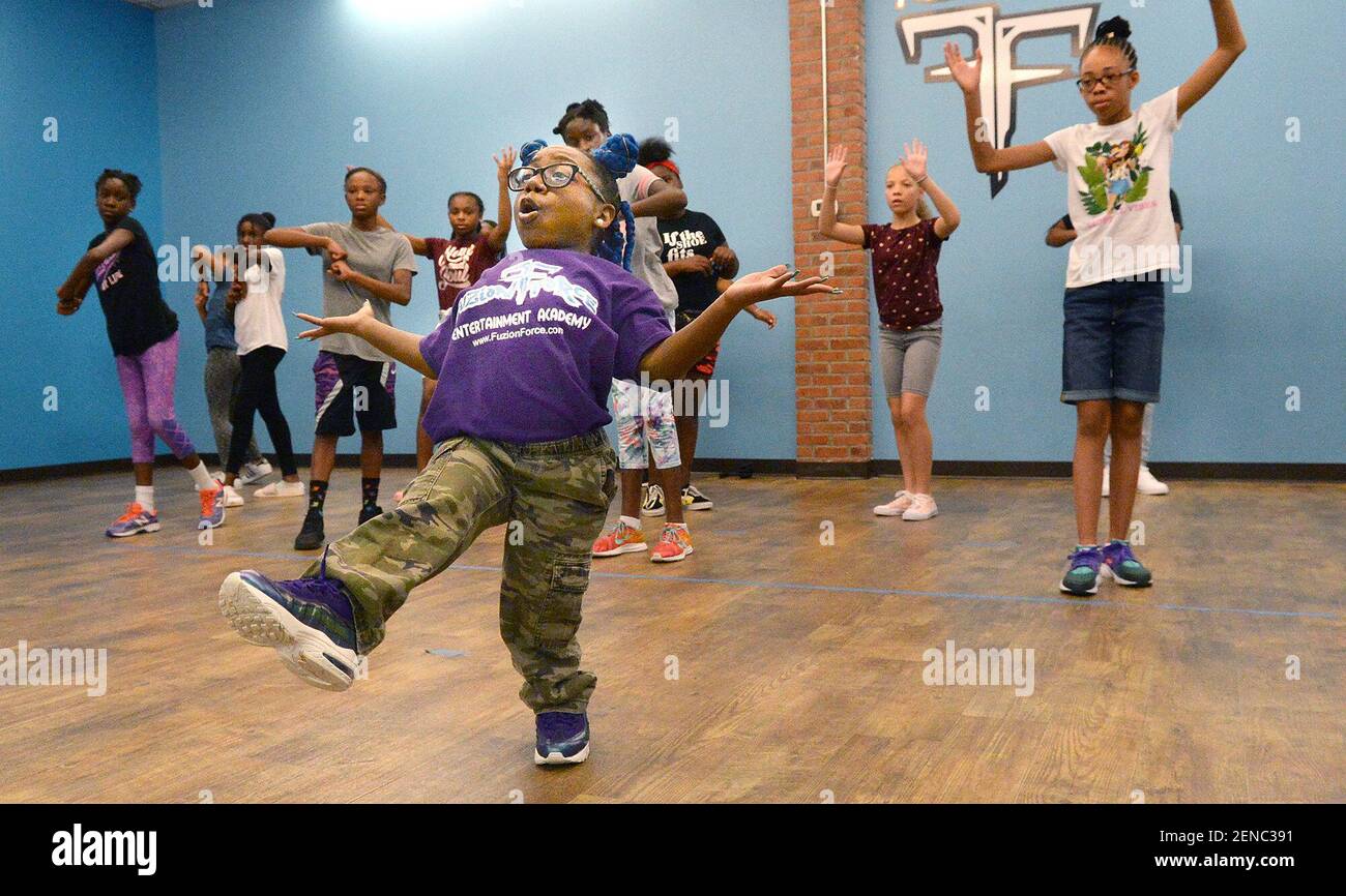 Charlotte Dance Instructor Mykesha Smith Also Known As Keeshlinooo Is A 3 Foot 5 Dwarf With 310 000 Instagram Followers Thanks In Large Part To Her Dance And Now Also Rap Videos She Was