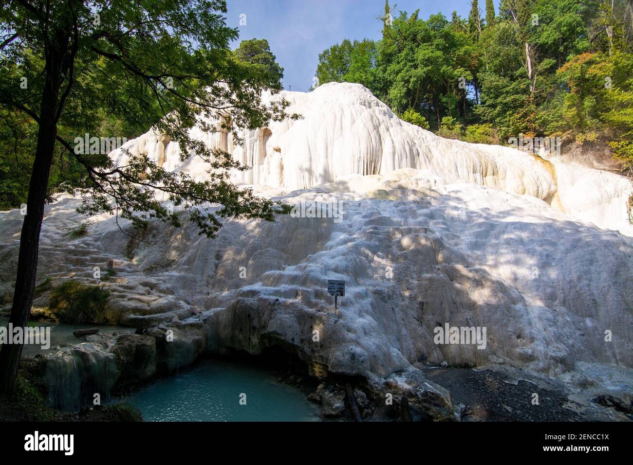 Bagni San Filippo ist ein Ortsteil von Castiglione d’Orcia in der Provinz Siena, Region Toskana
