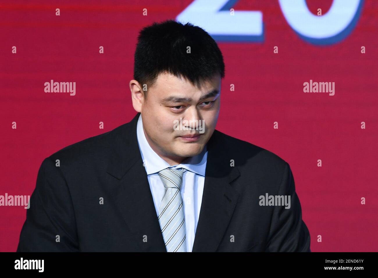 Retired Chinese basketball star Yao Ming, chairman of the Chinese  Basketball Association (CBA), his wife Ye Li and their daughter visit Lam  Tai Fai Co Stock Photo - Alamy