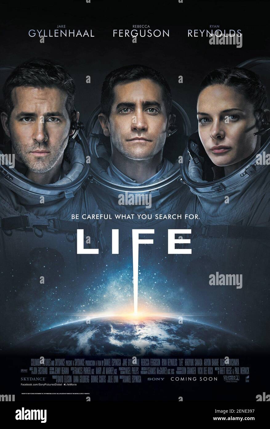 Life Year : 2017 USA Director : Daniel Espinosa Ryan Reynolds, Jake Gyllenhaal, Rebecca Ferguson American poster Stock Photo