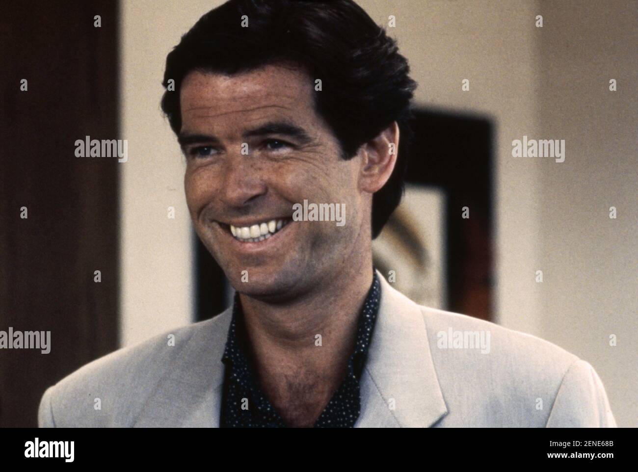 Mrs doubtfire pierce brosnan hires stock photography and images Alamy