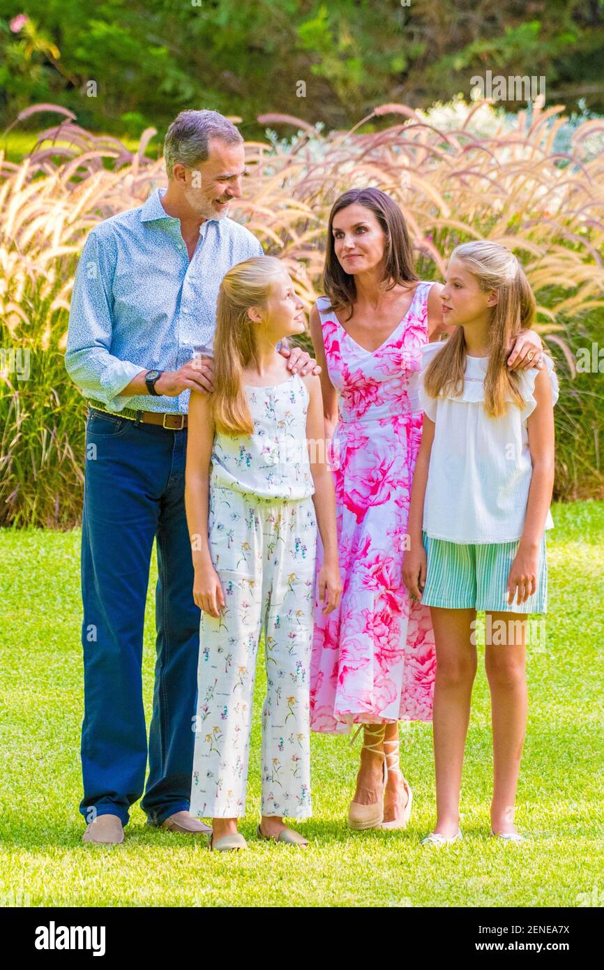 King Felipe VI of Spain, Queen Letizia of Spain and daughters