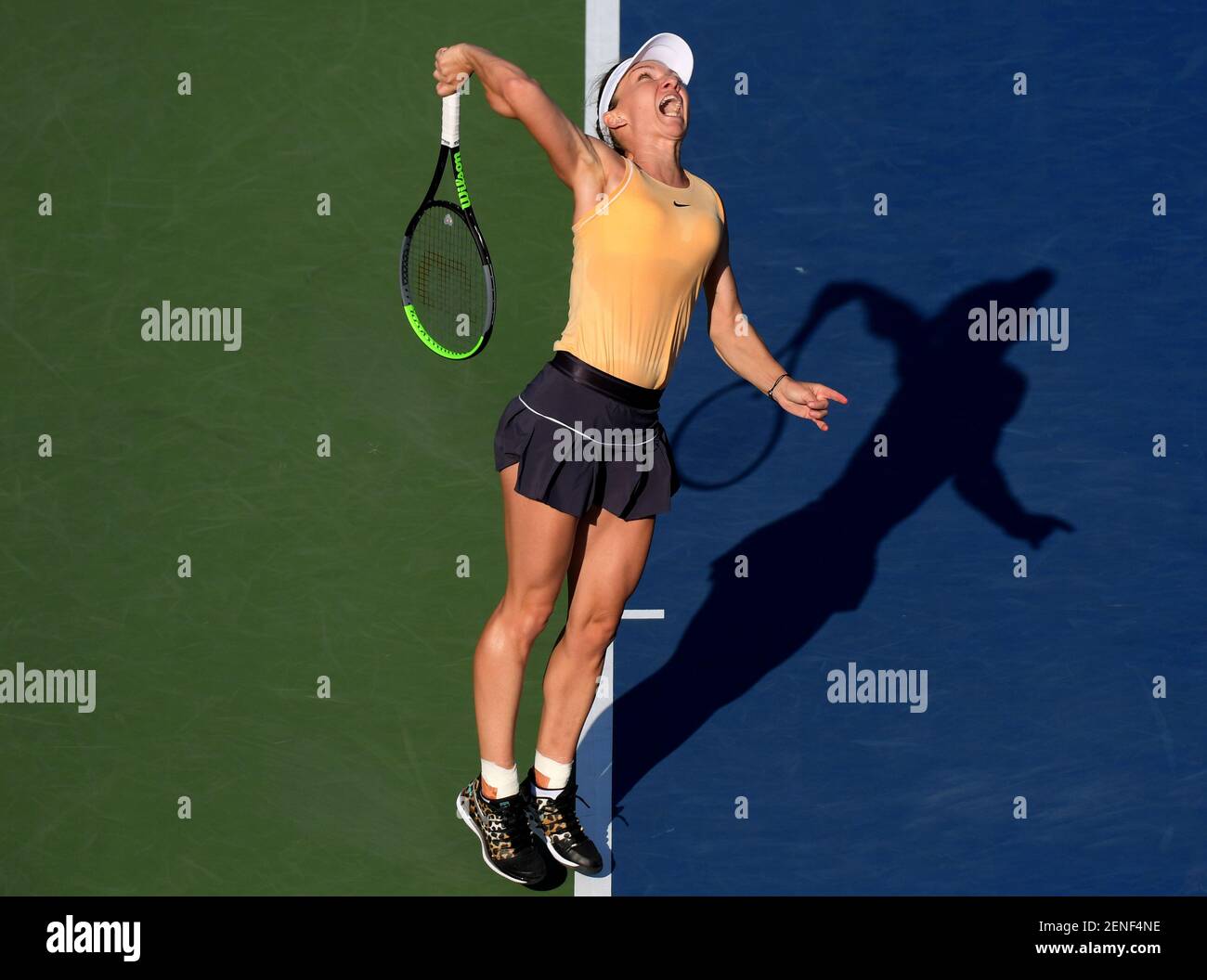 Aug 8 2019 Toronto Ontario Canada Simona Halep Romania Serves Against Svetlana Kuznetsova Russia During The