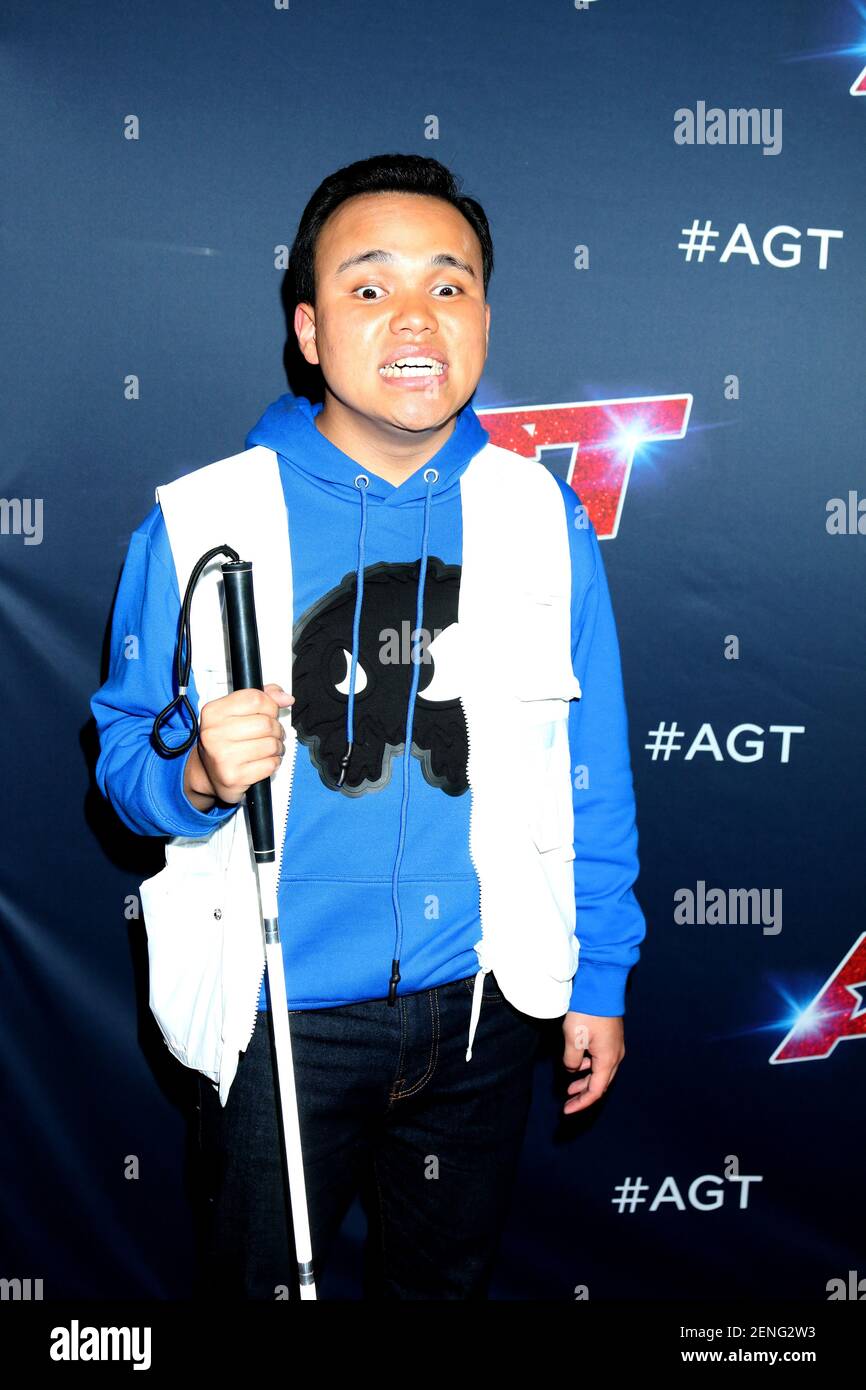 Kodi Lee at the "America's Got Talent" Season 14 Live Show Red Carpet ...